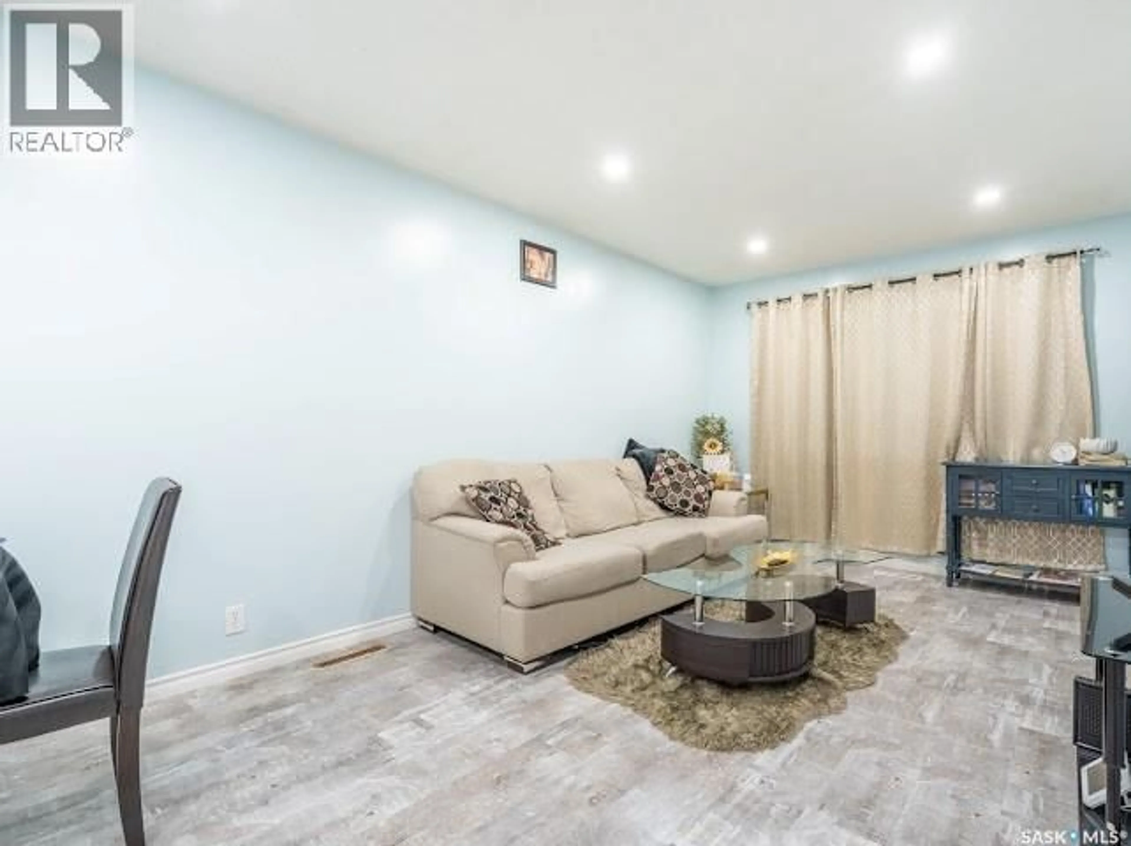 Living room with furniture, unknown for 1827 QUEBEC STREET, Regina Saskatchewan S4P1J6