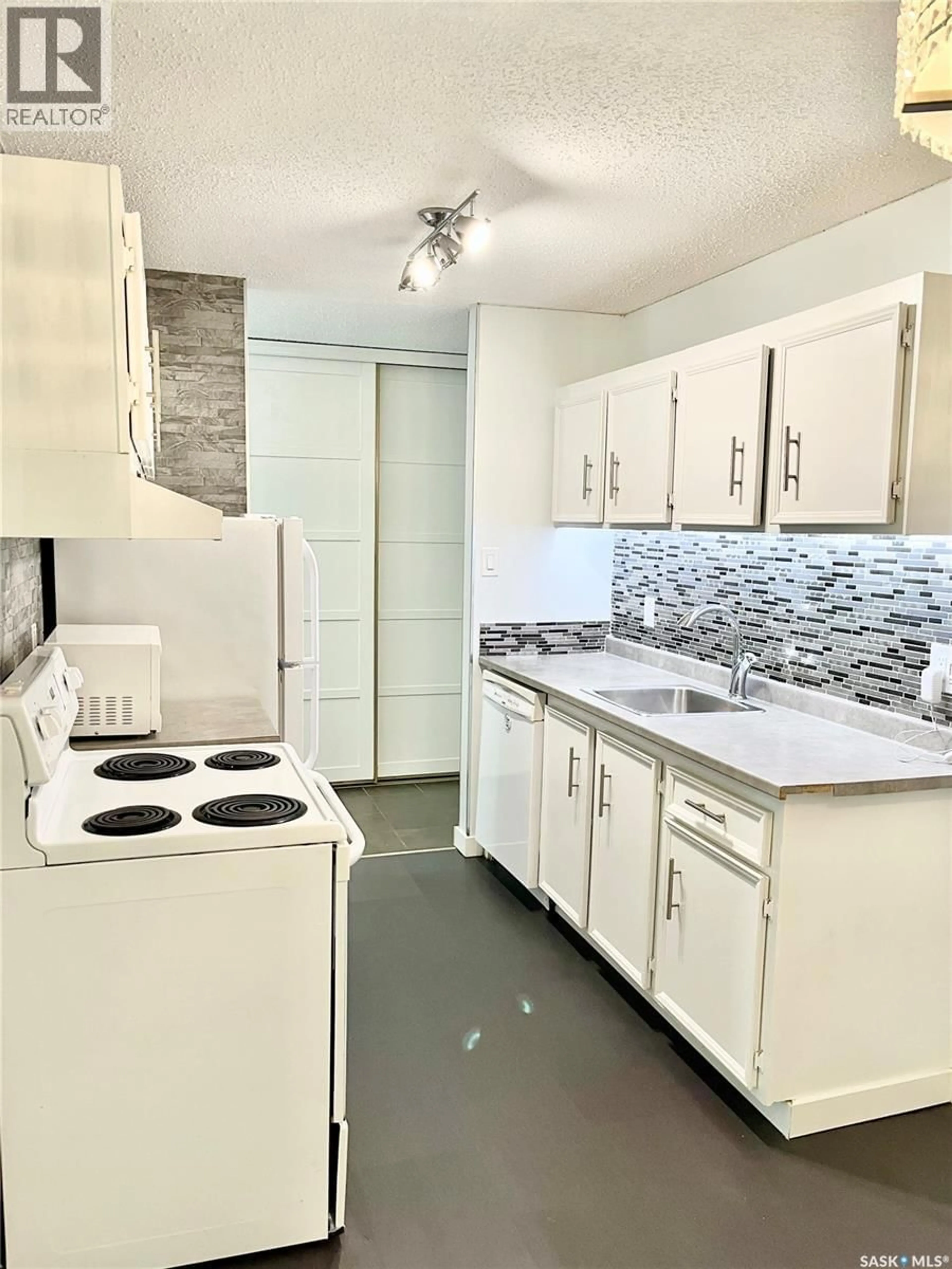 Standard kitchen, unknown for 207C - 150 TAIT PLACE, Saskatoon Saskatchewan S7H5L8
