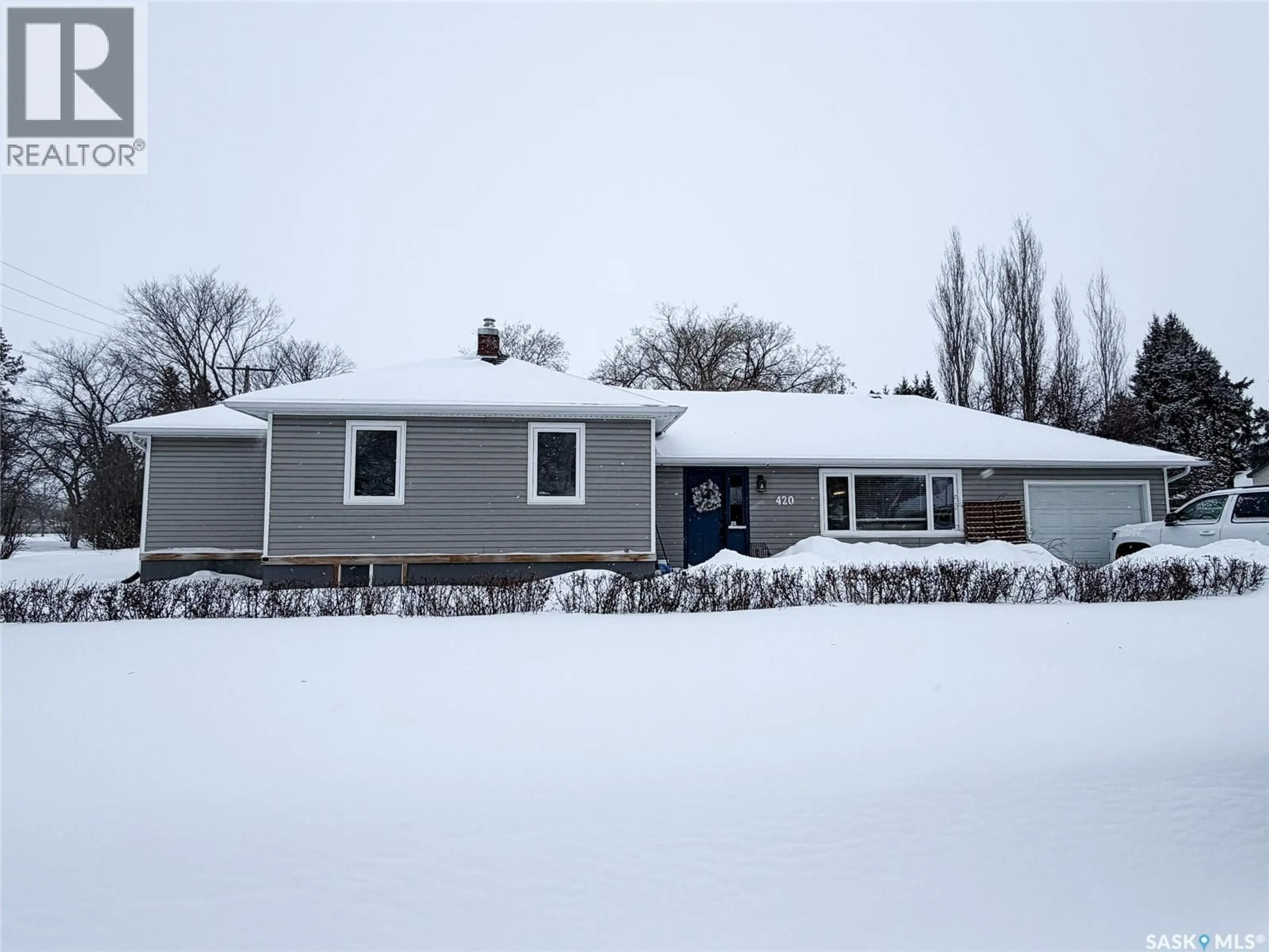 Home with vinyl exterior material, street for 420 1ST STREET W, Meadow Lake Saskatchewan S9X1E5