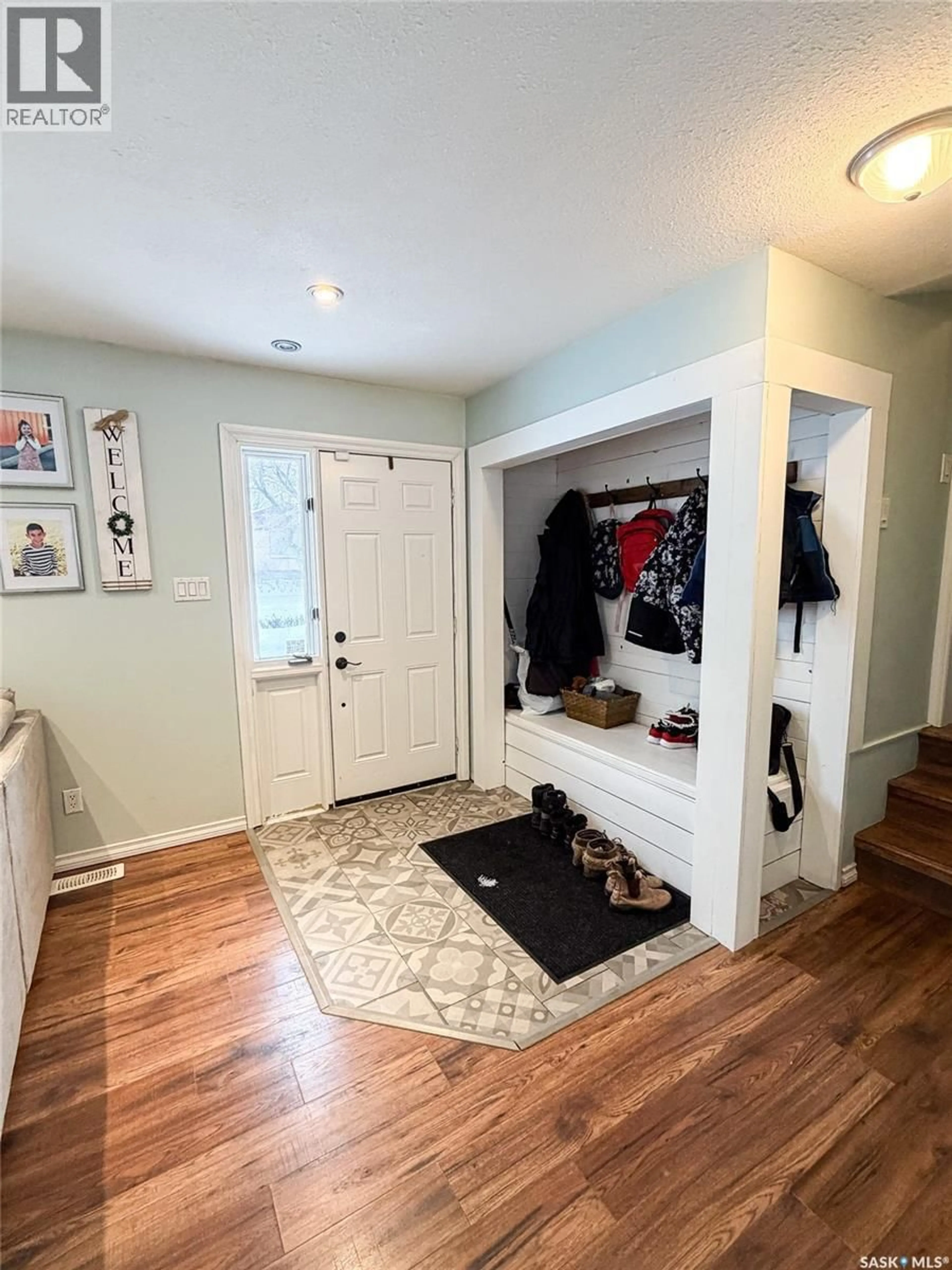 Indoor entryway for 420 1ST STREET W, Meadow Lake Saskatchewan S9X1E5