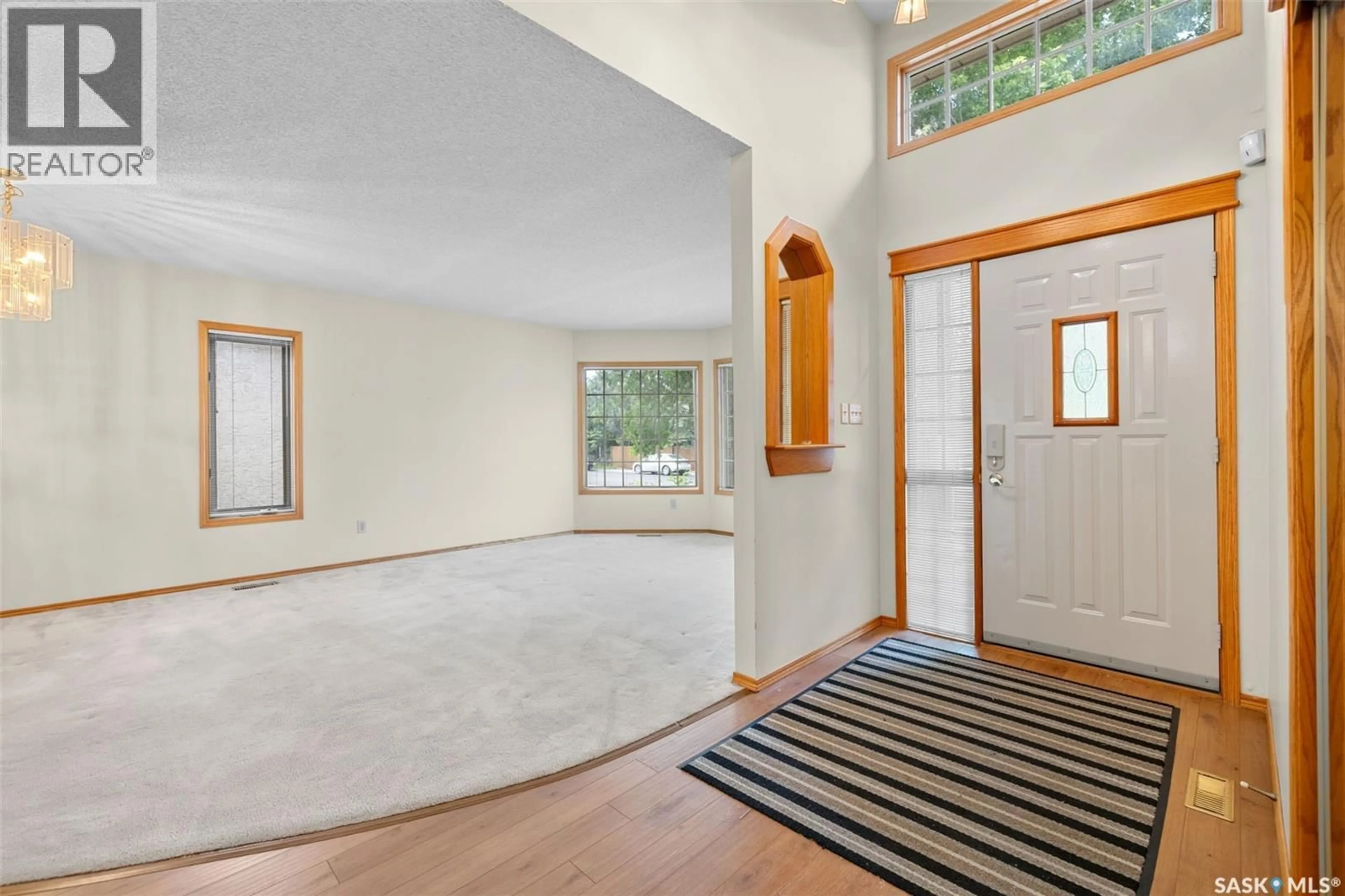 Indoor entryway for 3054 WASCANA GLEN, Regina Saskatchewan S4V2L3