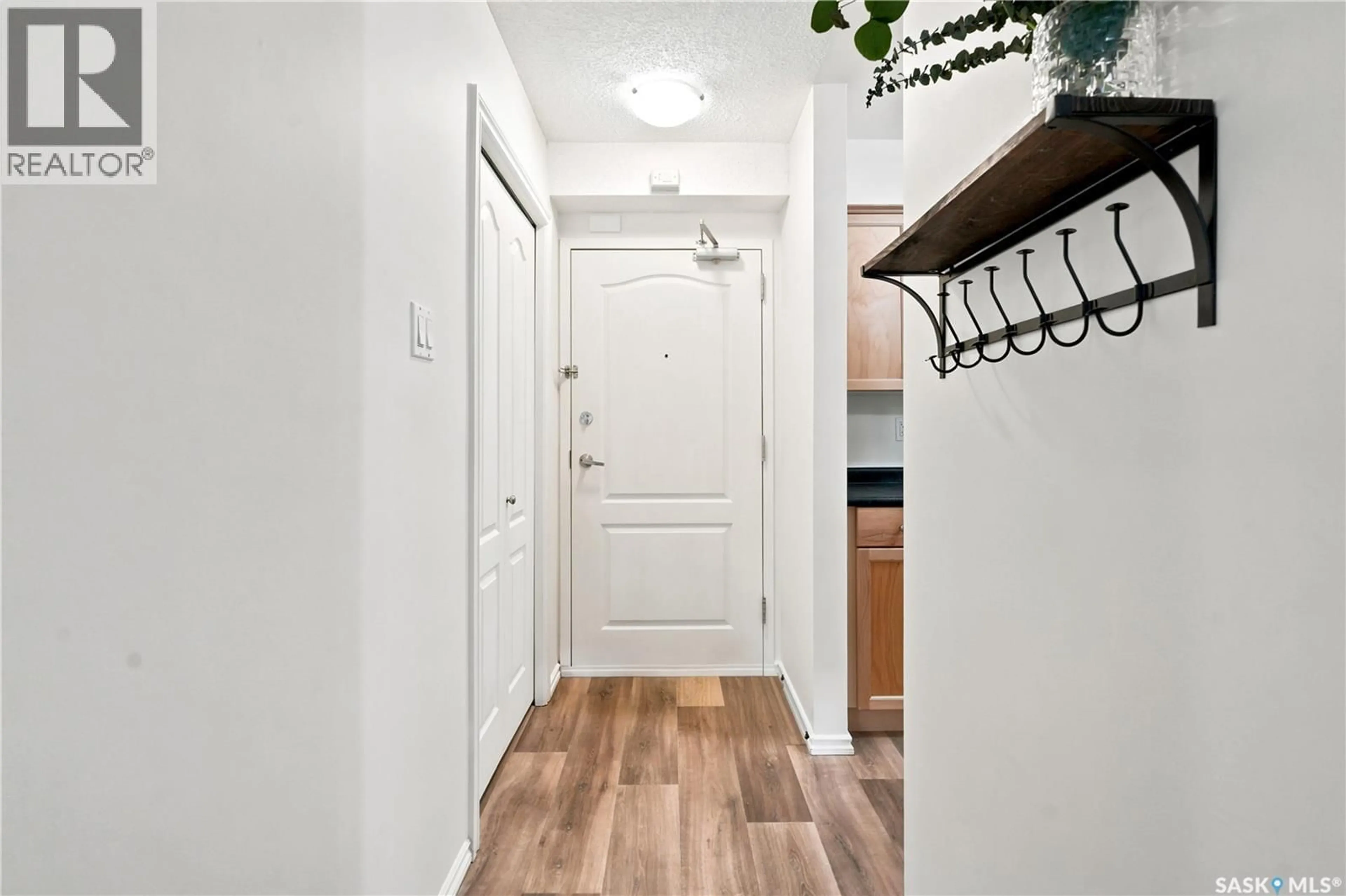 Indoor entryway for 103A2 - 1121 MCKERCHER DRIVE, Saskatoon Saskatchewan S7H5K9