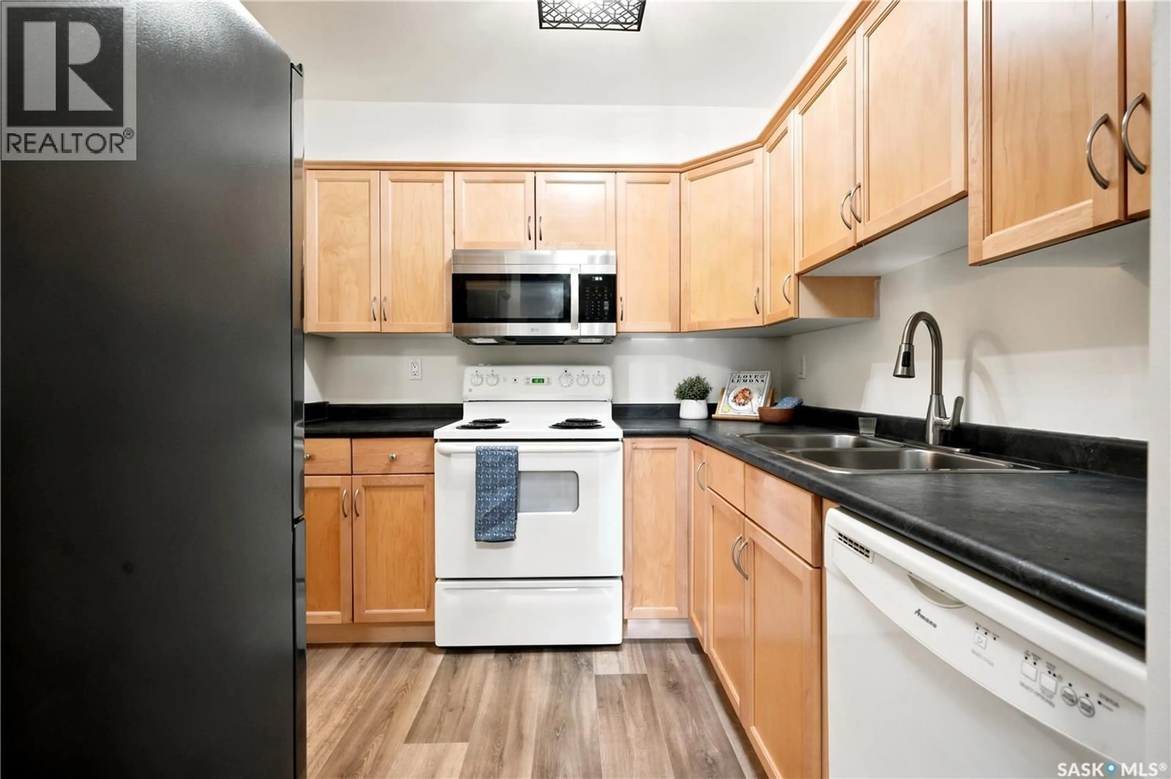 Standard kitchen, unknown for 103A2 - 1121 MCKERCHER DRIVE, Saskatoon Saskatchewan S7H5K9