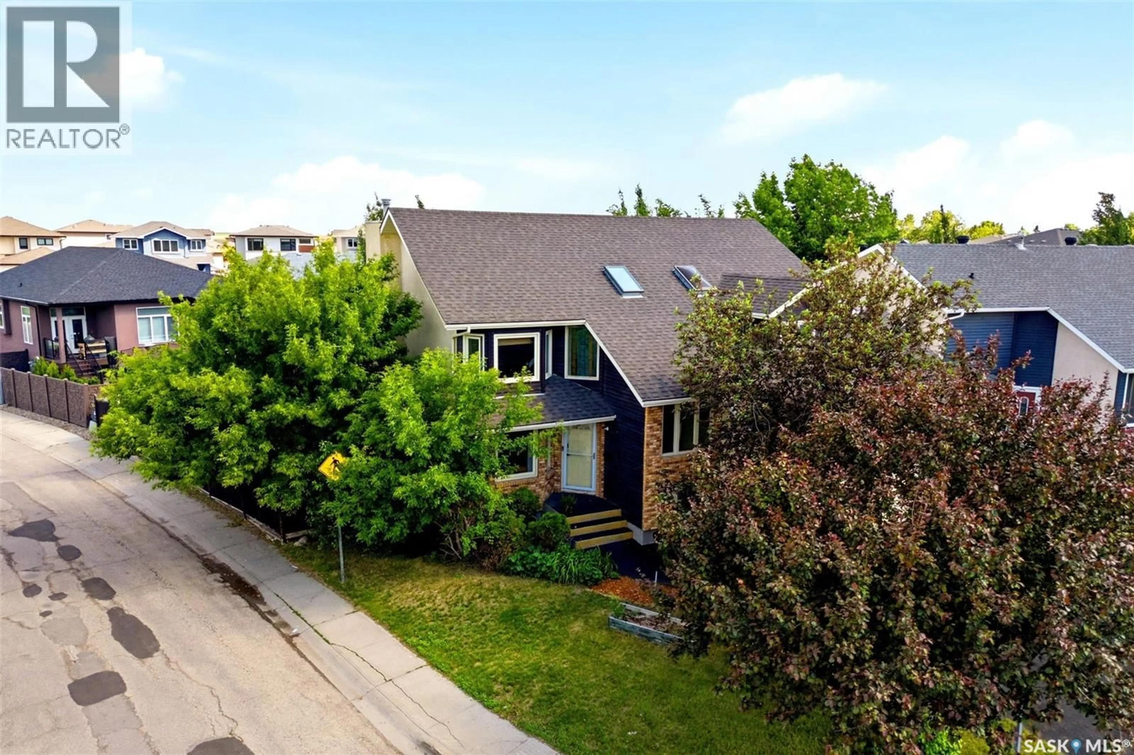 A pic from outside/outdoor area/front of a property/back of a property/a pic from drone, street for 6703 MAPLECREST PLACE, Regina Saskatchewan S4X3Z1
