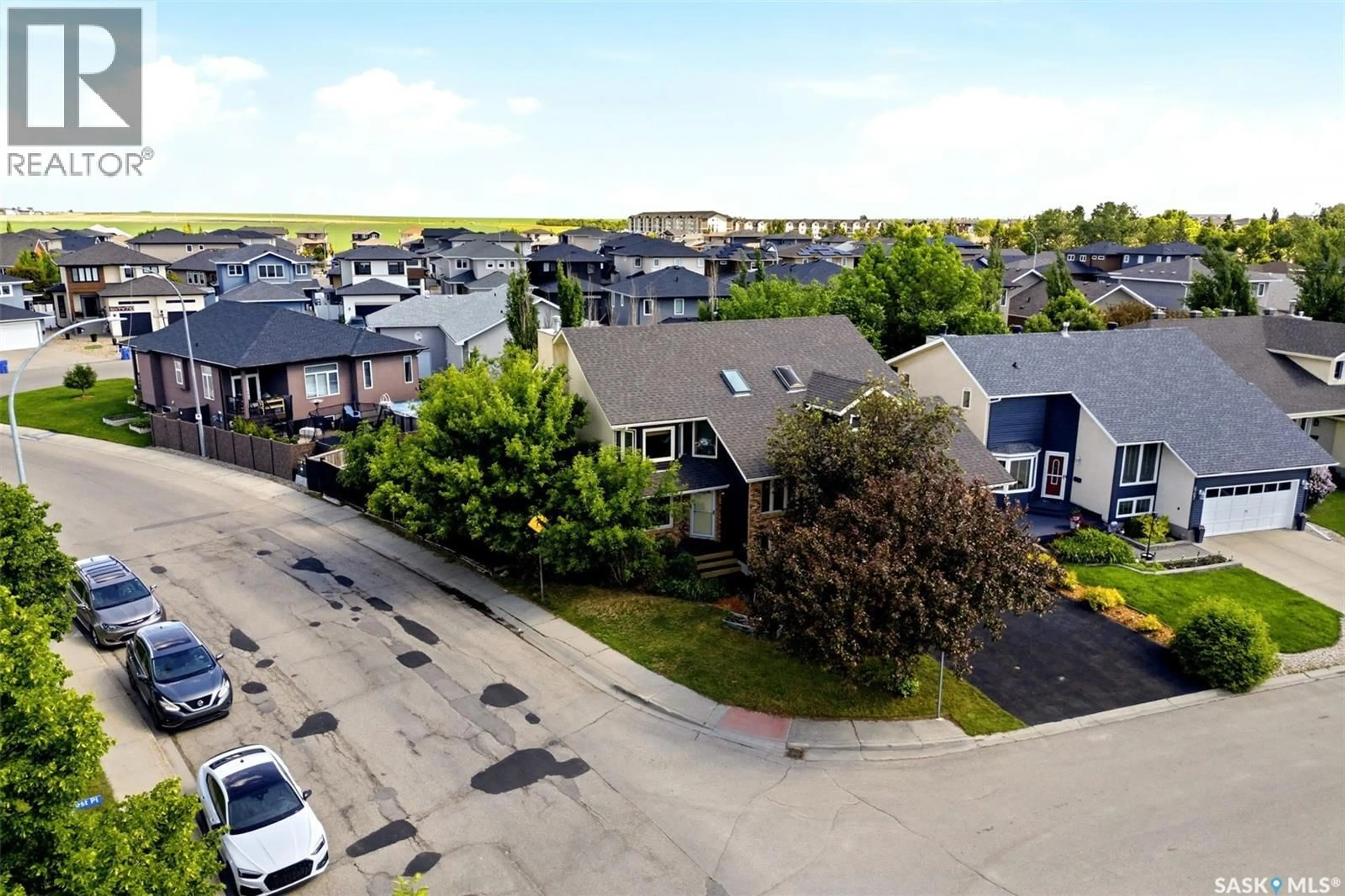 A pic from outside/outdoor area/front of a property/back of a property/a pic from drone, street for 6703 MAPLECREST PLACE, Regina Saskatchewan S4X3Z1