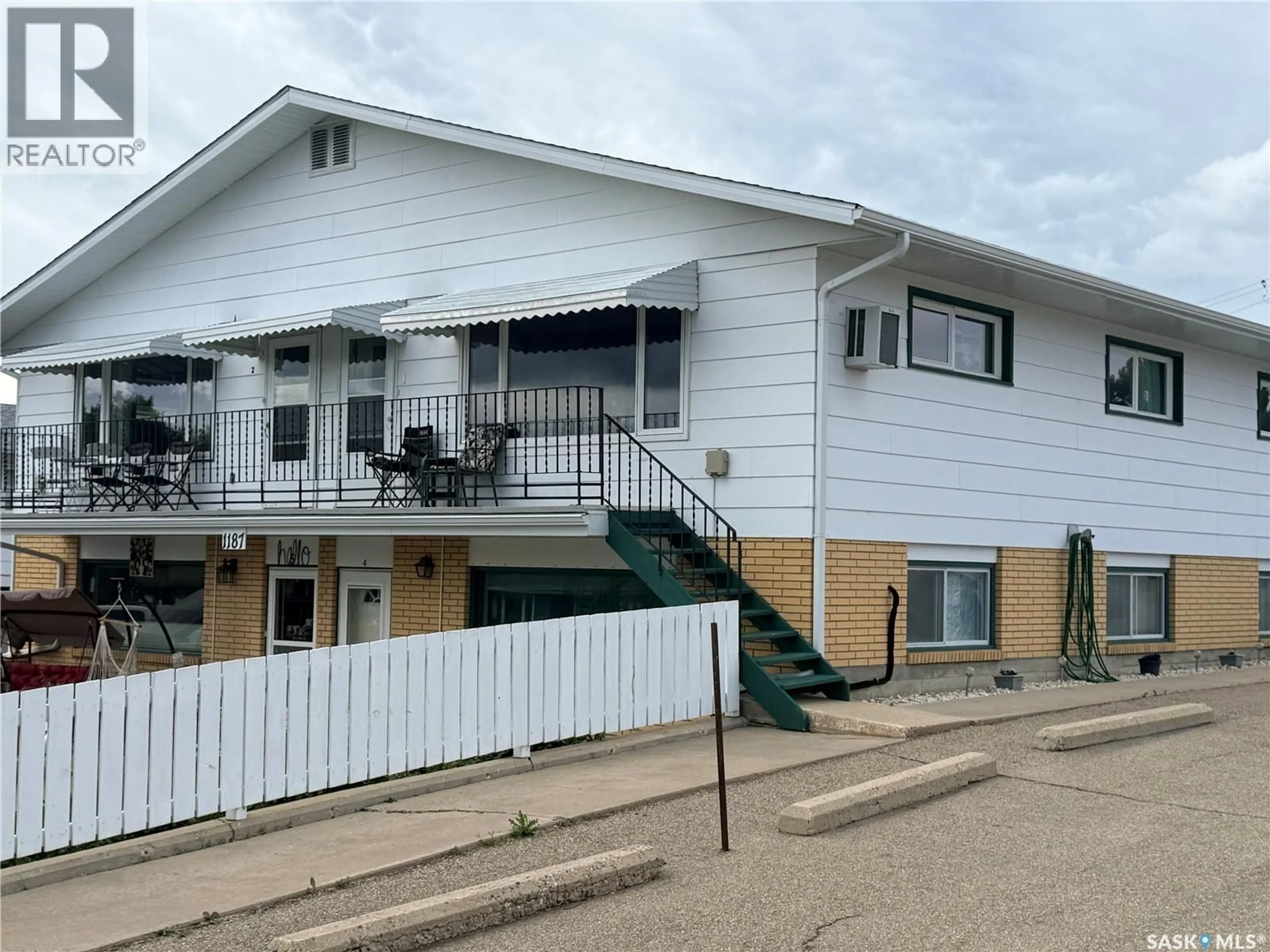 A pic from outside/outdoor area/front of a property/back of a property/a pic from drone, building for 1 - 1187 ASHLEY DRIVE, Swift Current Saskatchewan S9H1N4