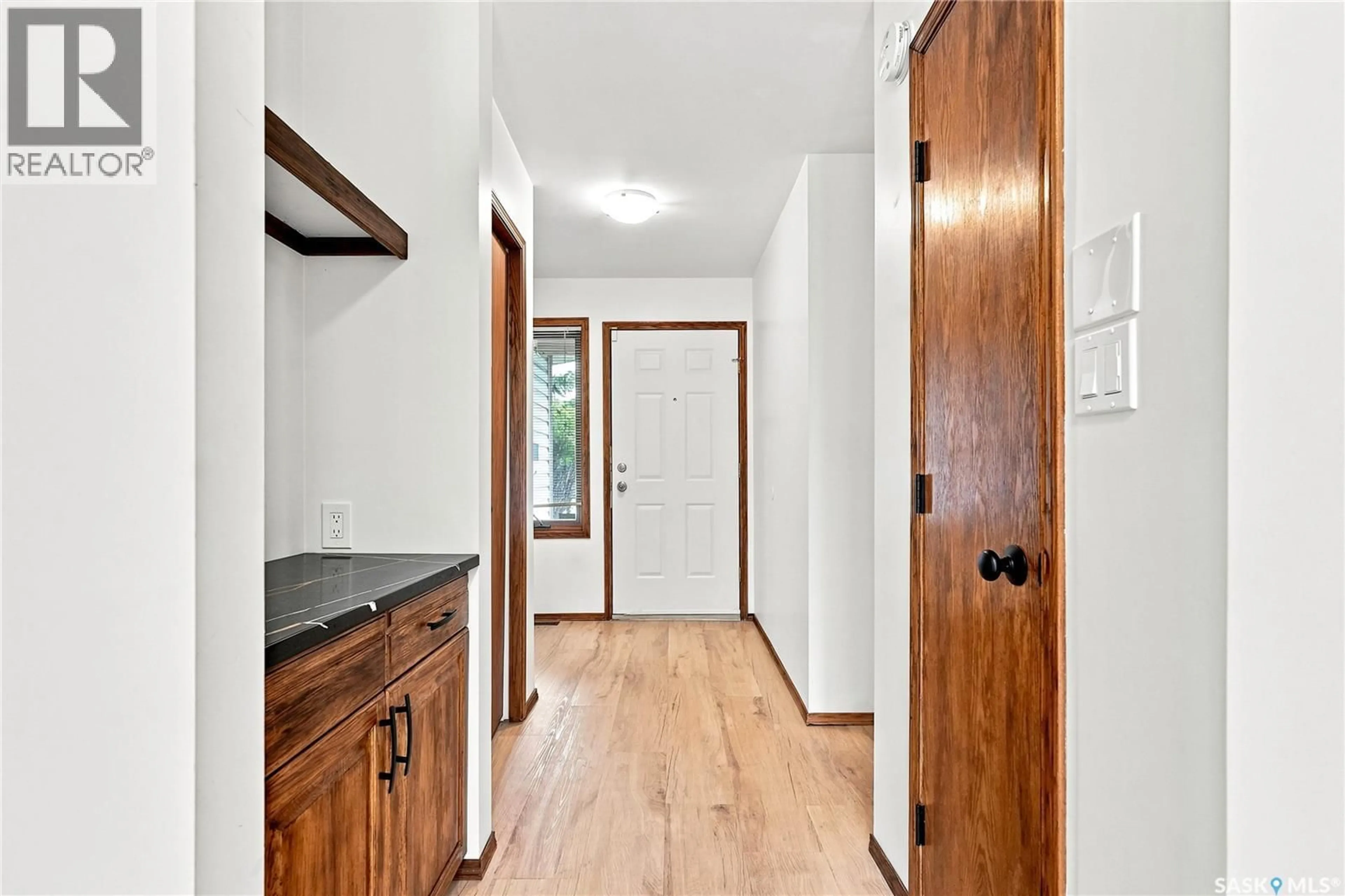 Indoor entryway for 539 EMMELINE KEY, Saskatoon Saskatchewan S7J5G8