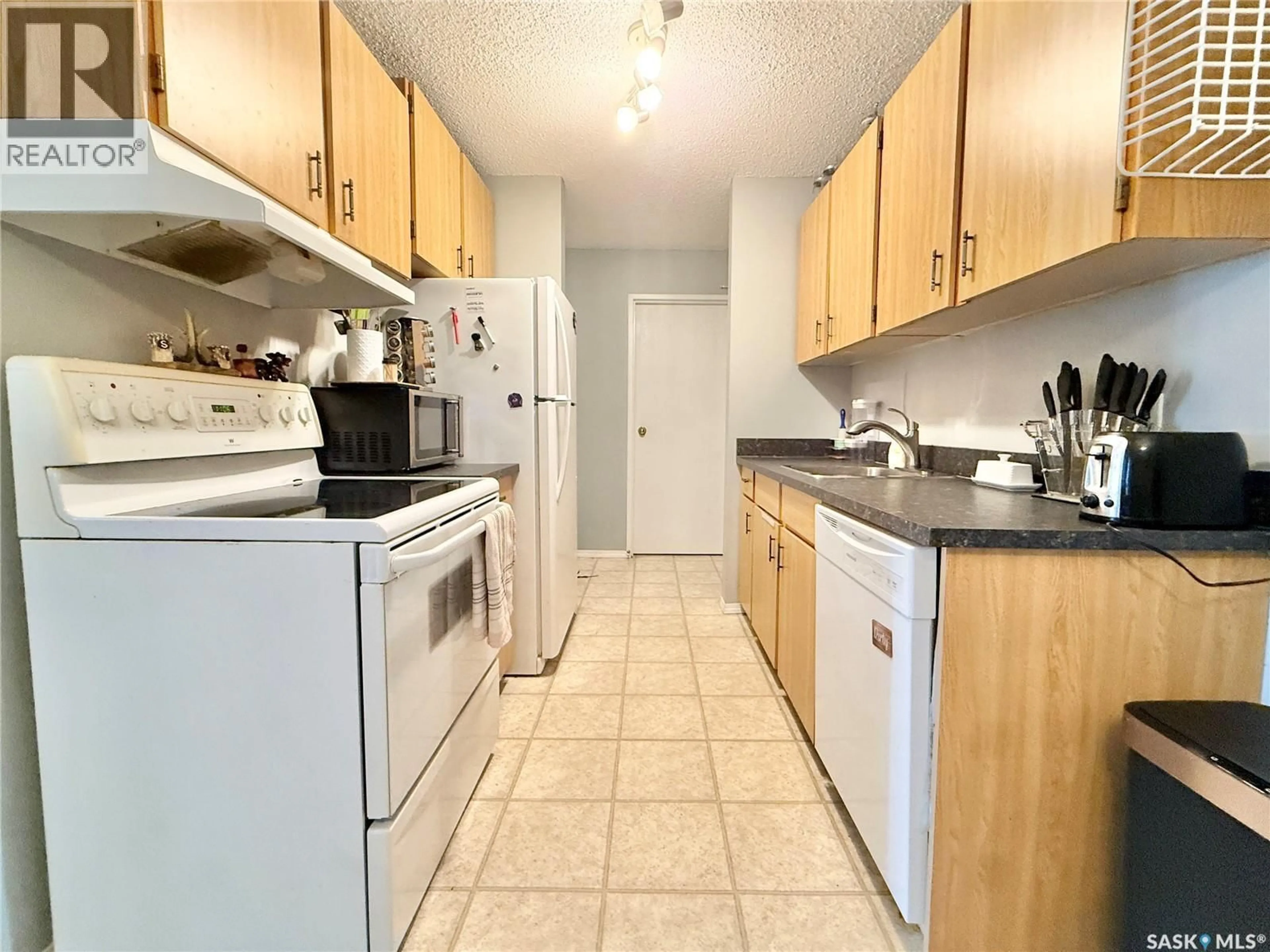 Standard kitchen, unknown for 510 - 627 PRAIRIE AVENUE, Saskatoon Saskatchewan S7N2V4