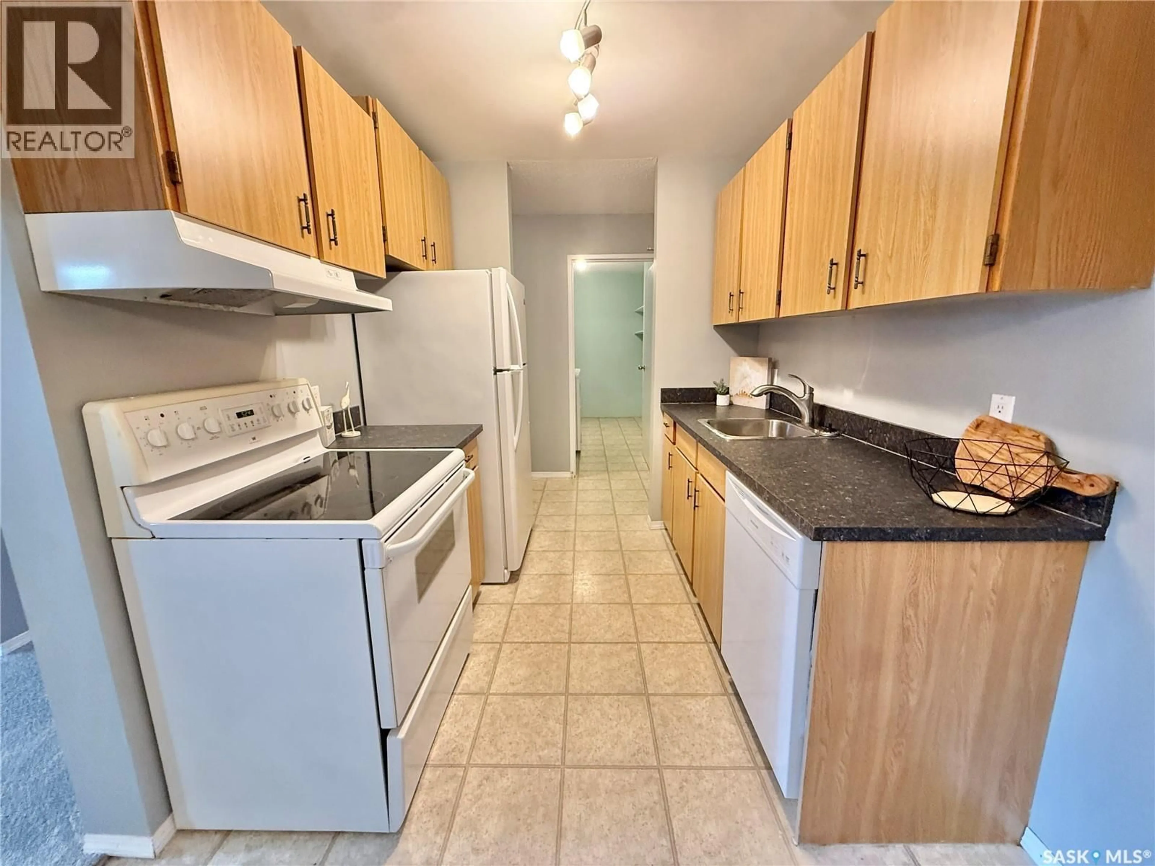 Standard kitchen, unknown for 510 - 627 PRAIRIE AVENUE, Saskatoon Saskatchewan S7N2V4