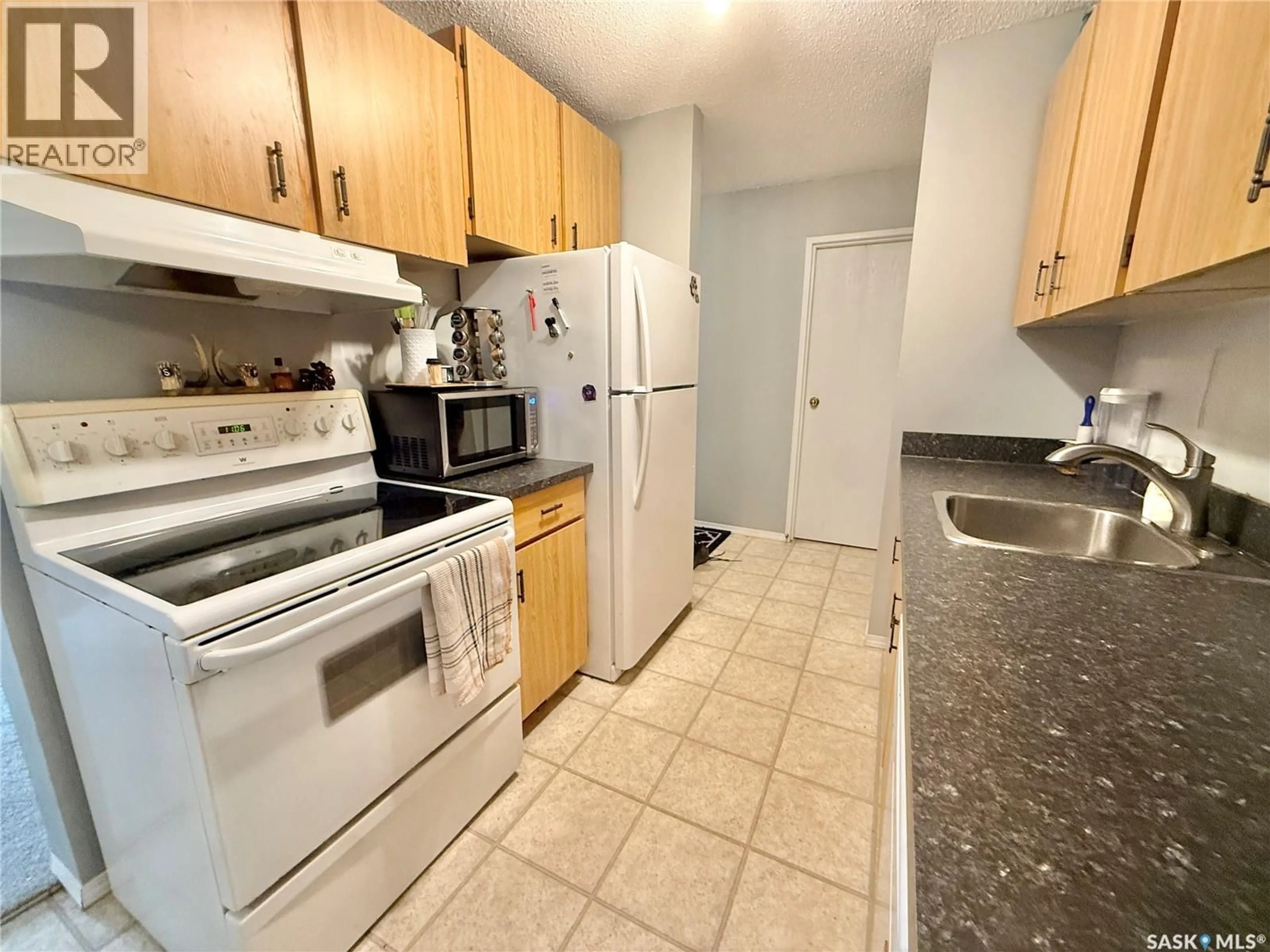 Standard kitchen, unknown for 510 - 627 PRAIRIE AVENUE, Saskatoon Saskatchewan S7N2V4