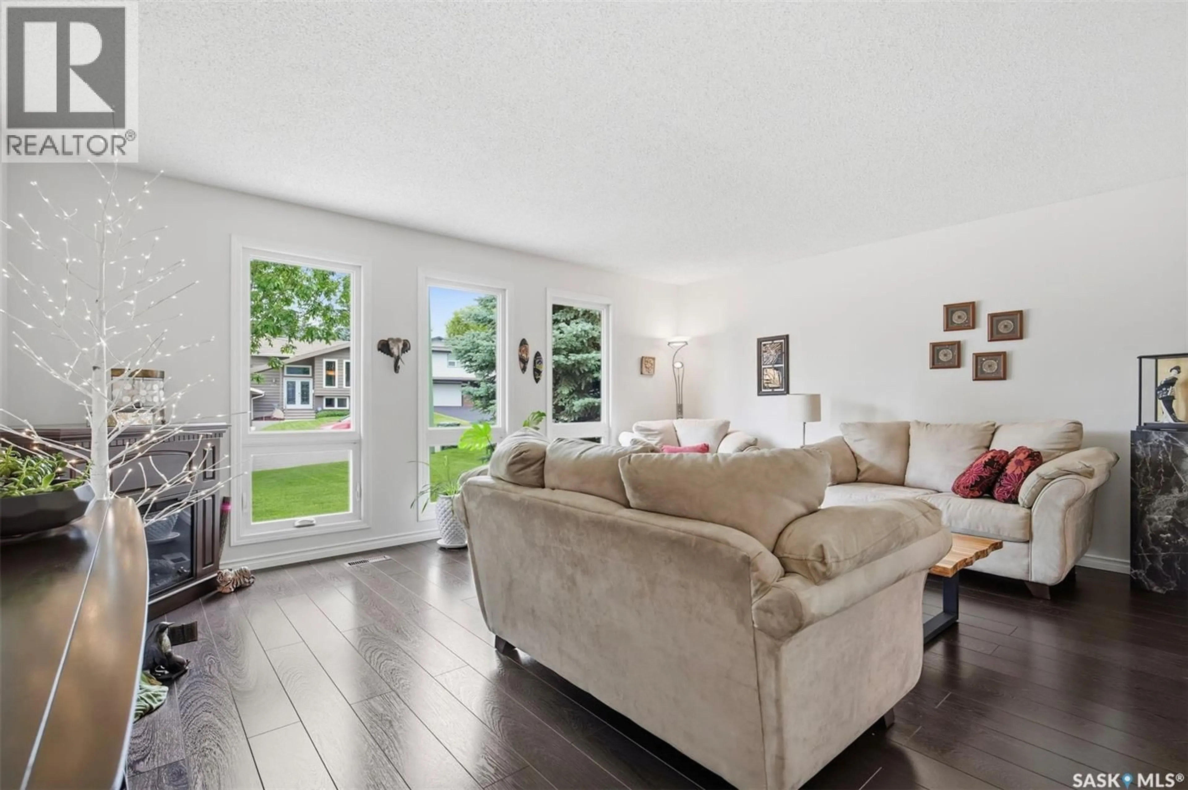 Living room with furniture, unknown for 233 STURGEON PLACE, Saskatoon Saskatchewan S7K4C5