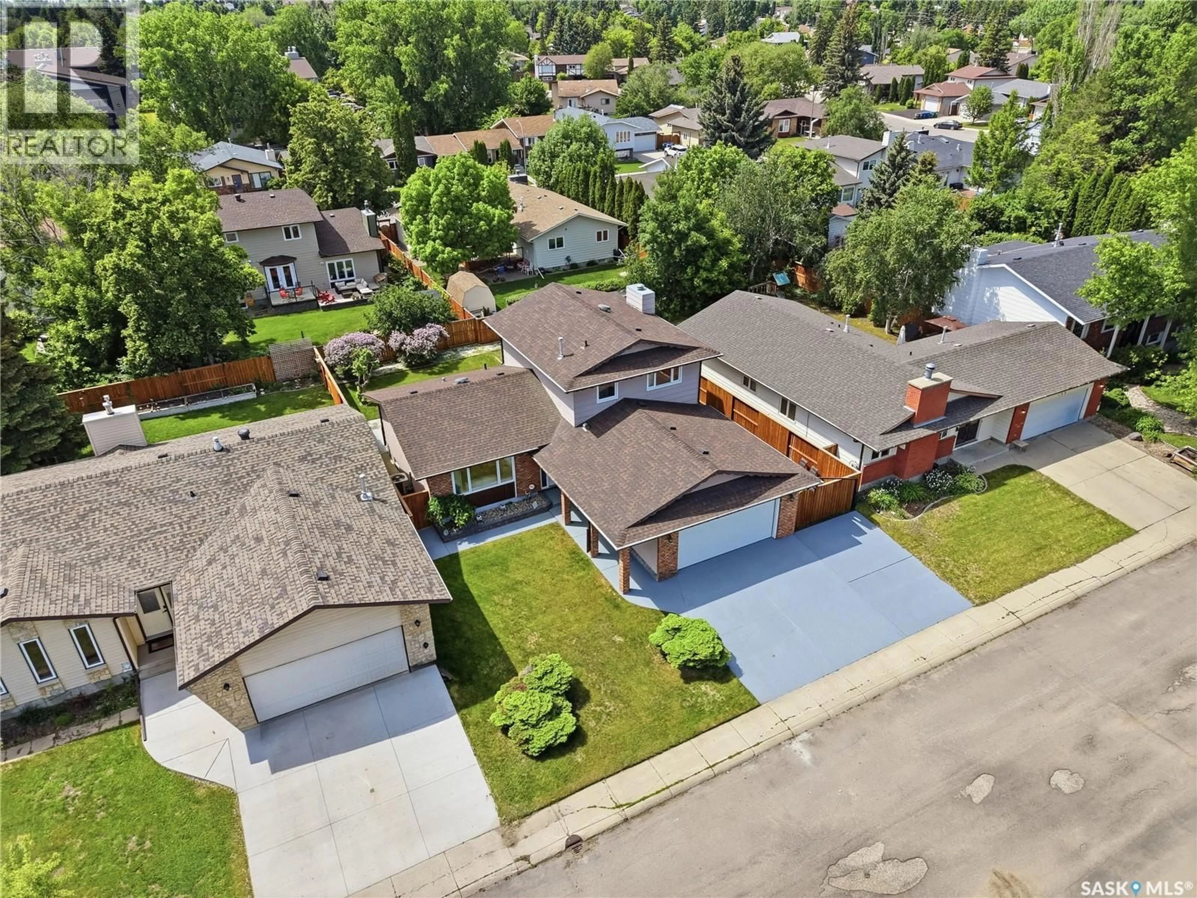 A pic from outside/outdoor area/front of a property/back of a property/a pic from drone, street for 131 KEELEY CRESCENT, Saskatoon Saskatchewan S7J4B3