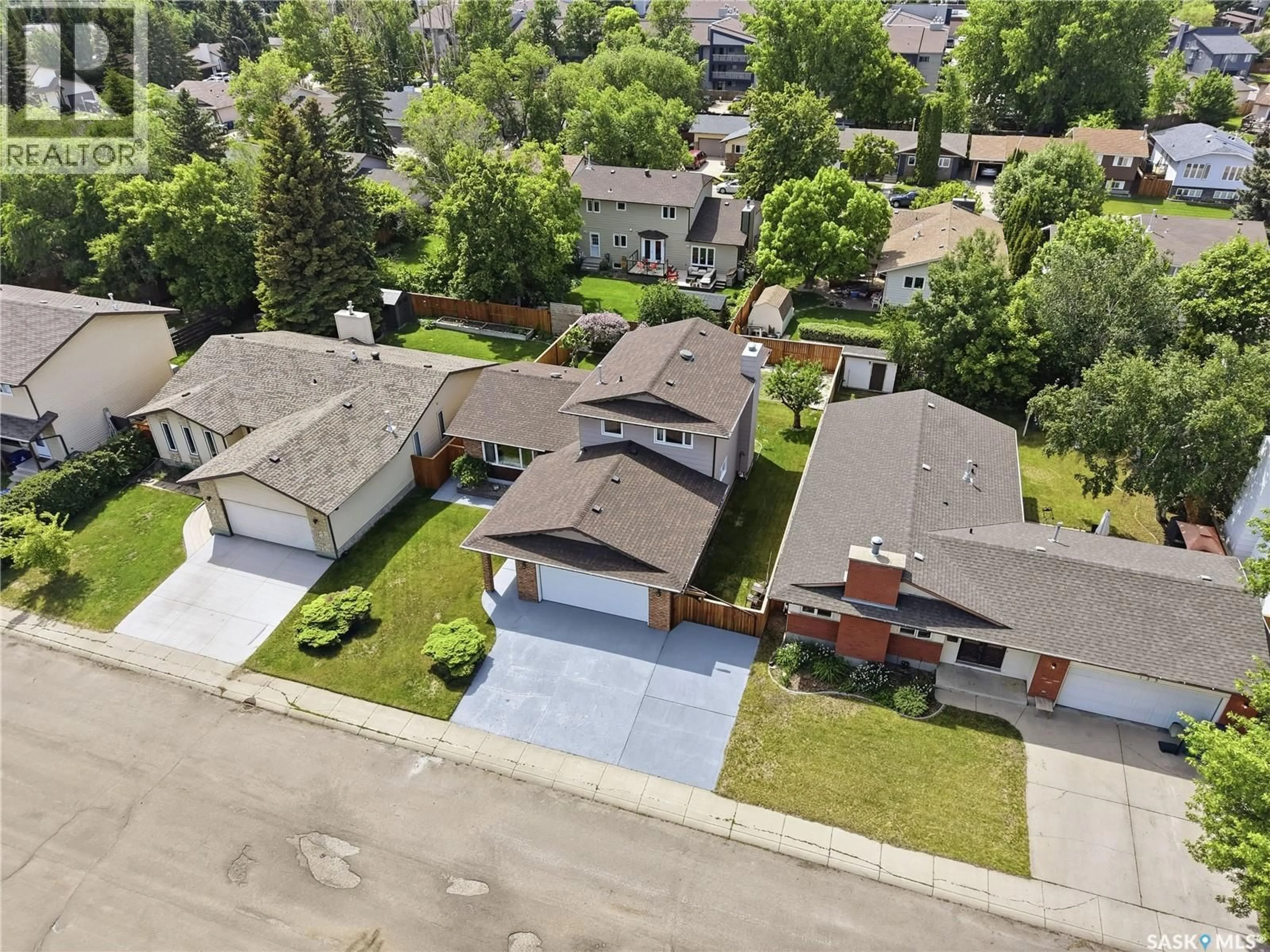 A pic from outside/outdoor area/front of a property/back of a property/a pic from drone, street for 131 KEELEY CRESCENT, Saskatoon Saskatchewan S7J4B3