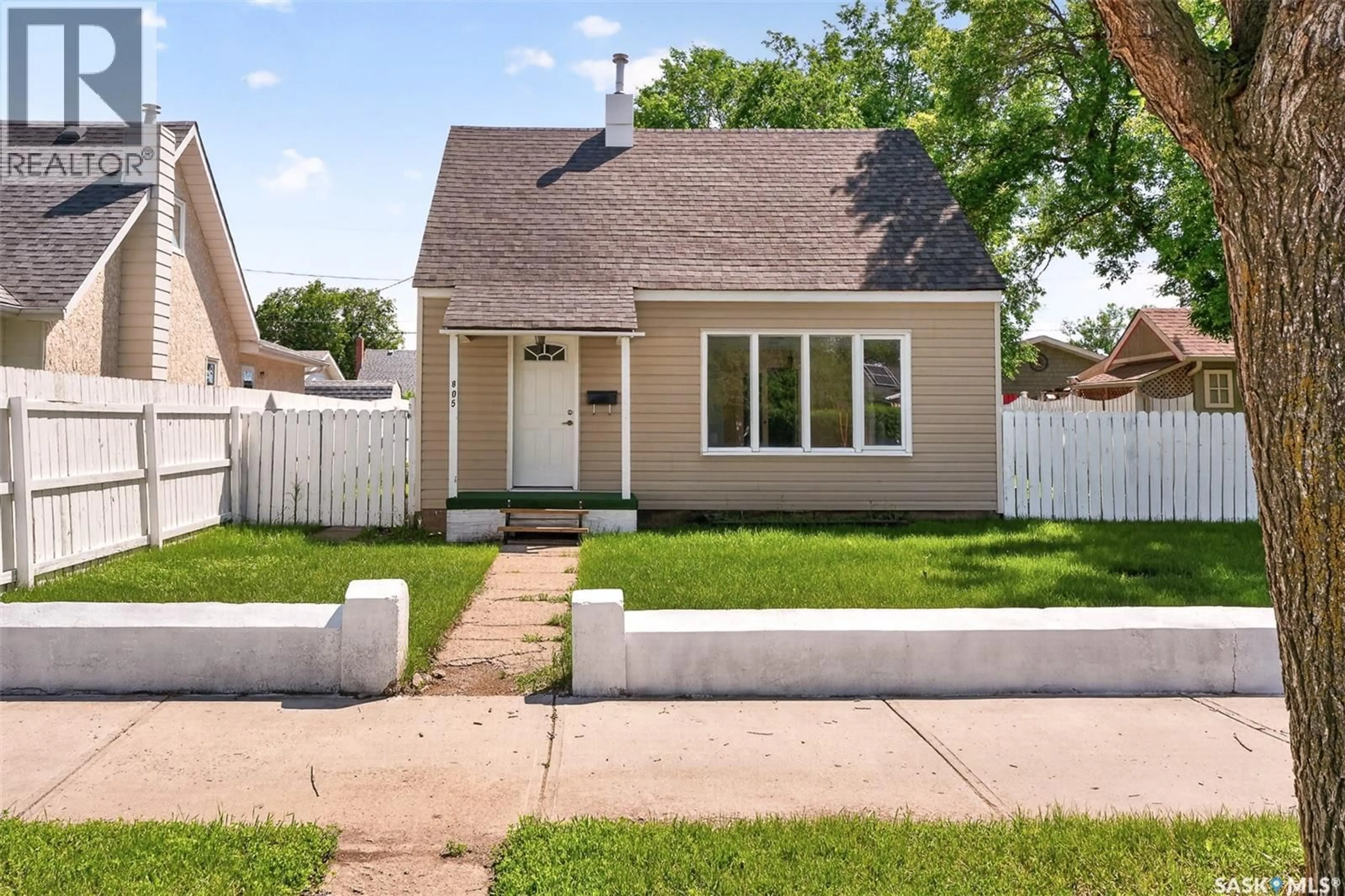 Home with vinyl exterior material, street for 805 ATHABASCA STREET, Moose Jaw Saskatchewan S6H0M6
