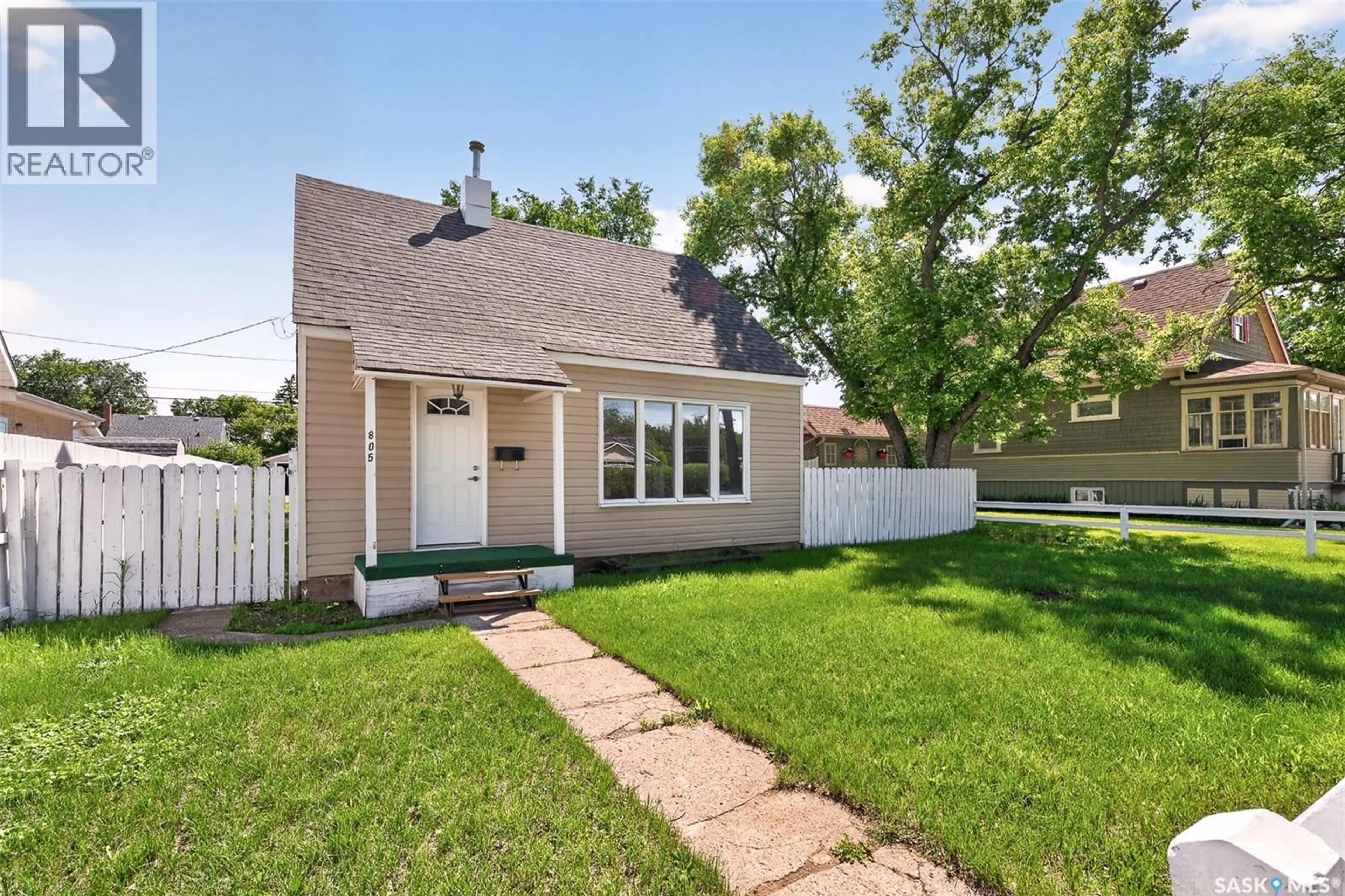 Home with vinyl exterior material, street for 805 ATHABASCA STREET, Moose Jaw Saskatchewan S6H0M6