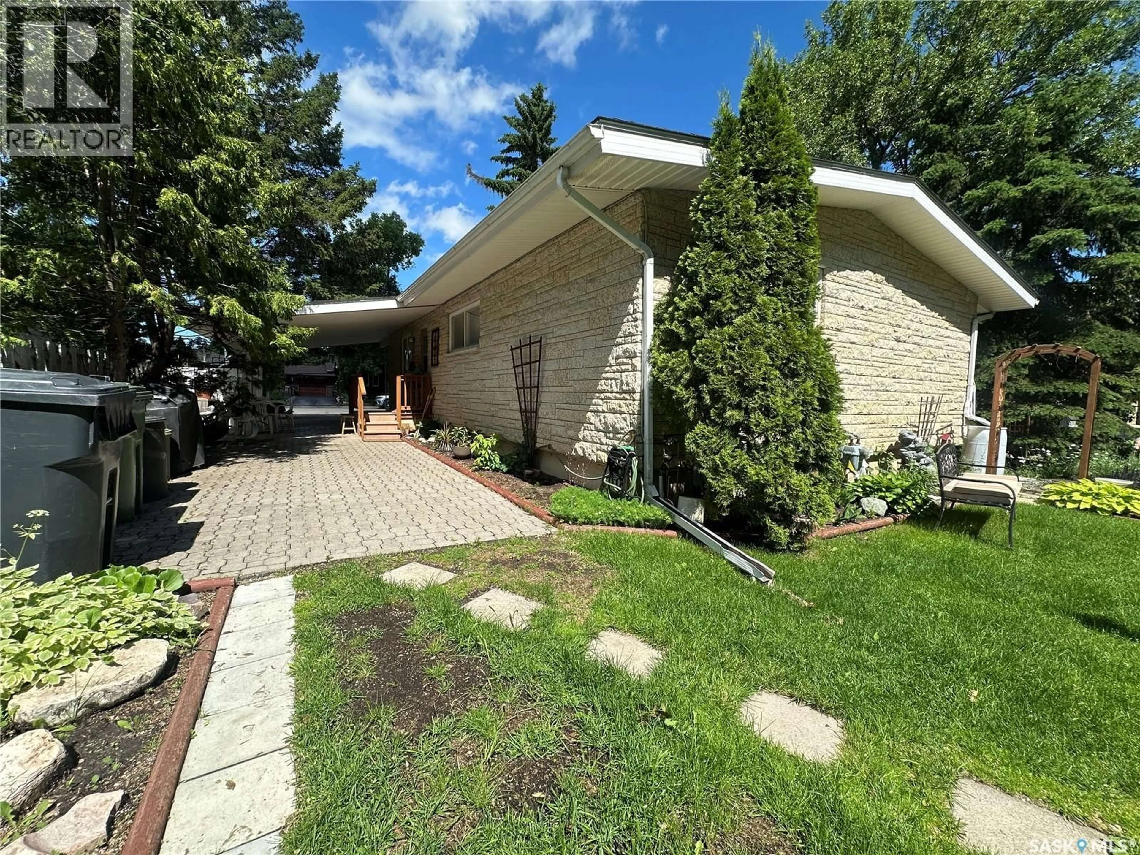A pic from outside/outdoor area/front of a property/back of a property/a pic from drone, street for 3 MOSSFIELD PLACE, Yorkton Saskatchewan S3N2R1