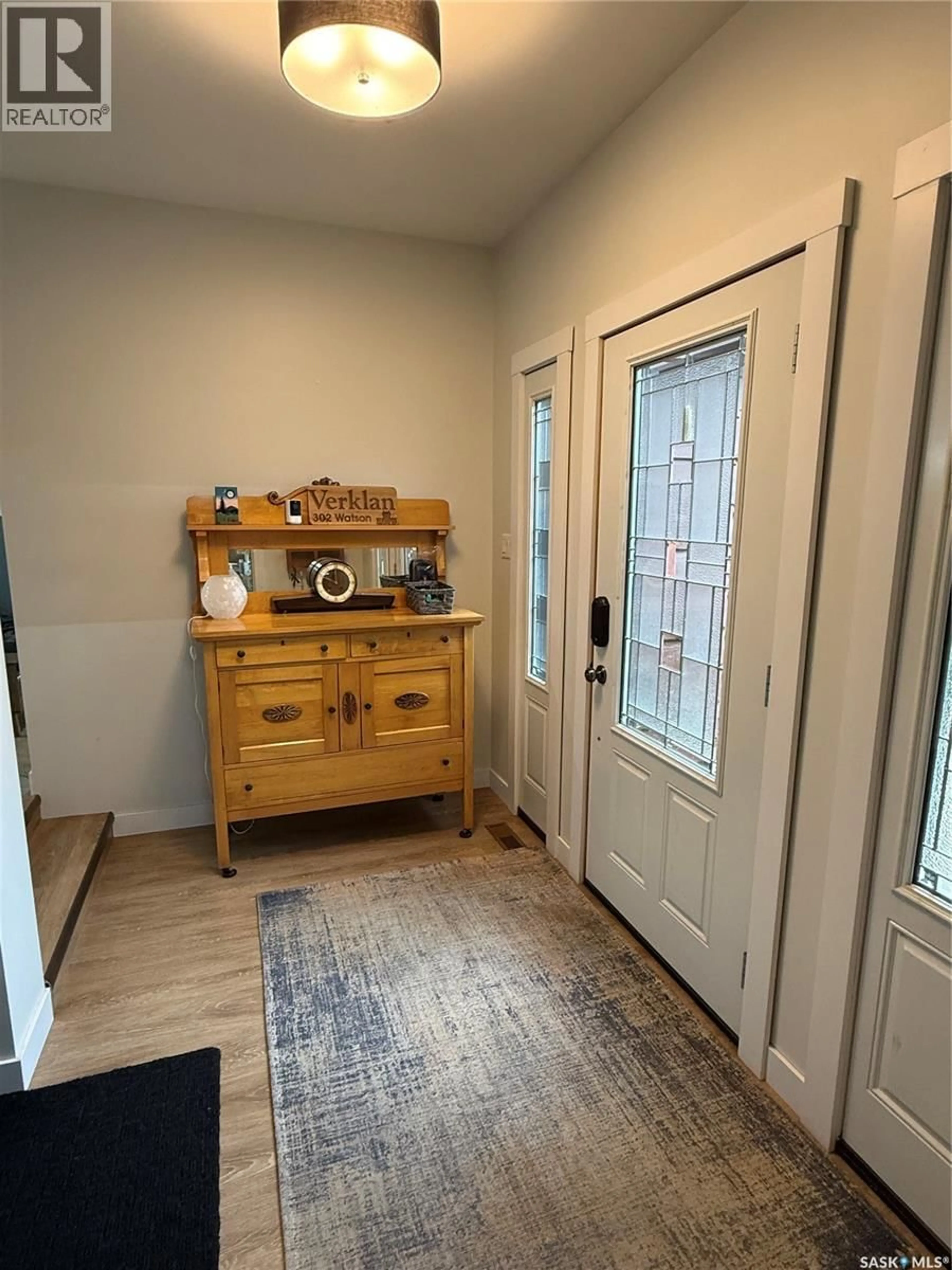 Indoor entryway for 302 WATSON CRESCENT, Nipawin Saskatchewan S0E1E0