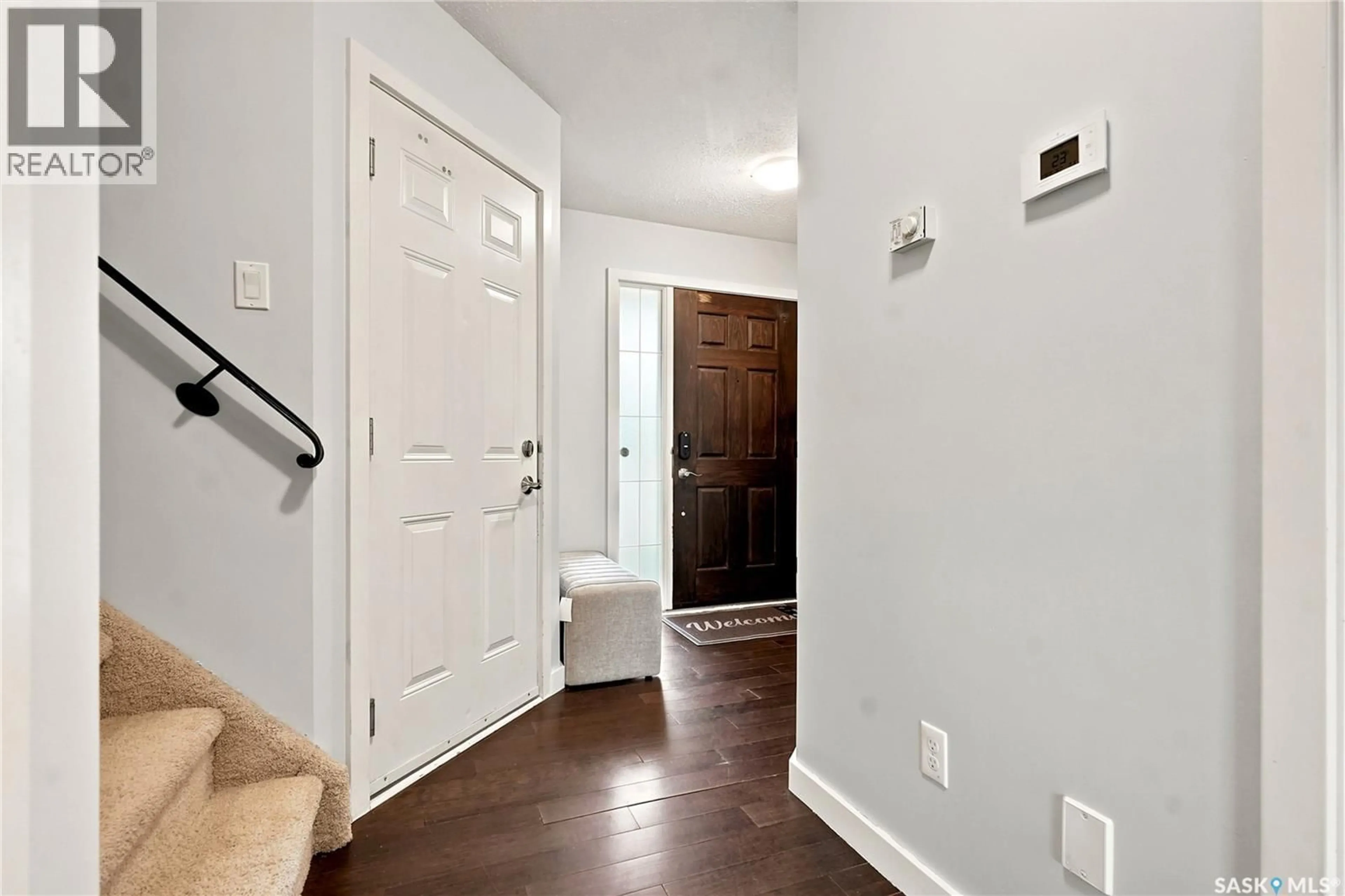 Indoor entryway for 102 - 410 LEDINGHAM WAY, Saskatoon Saskatchewan S7V0C4