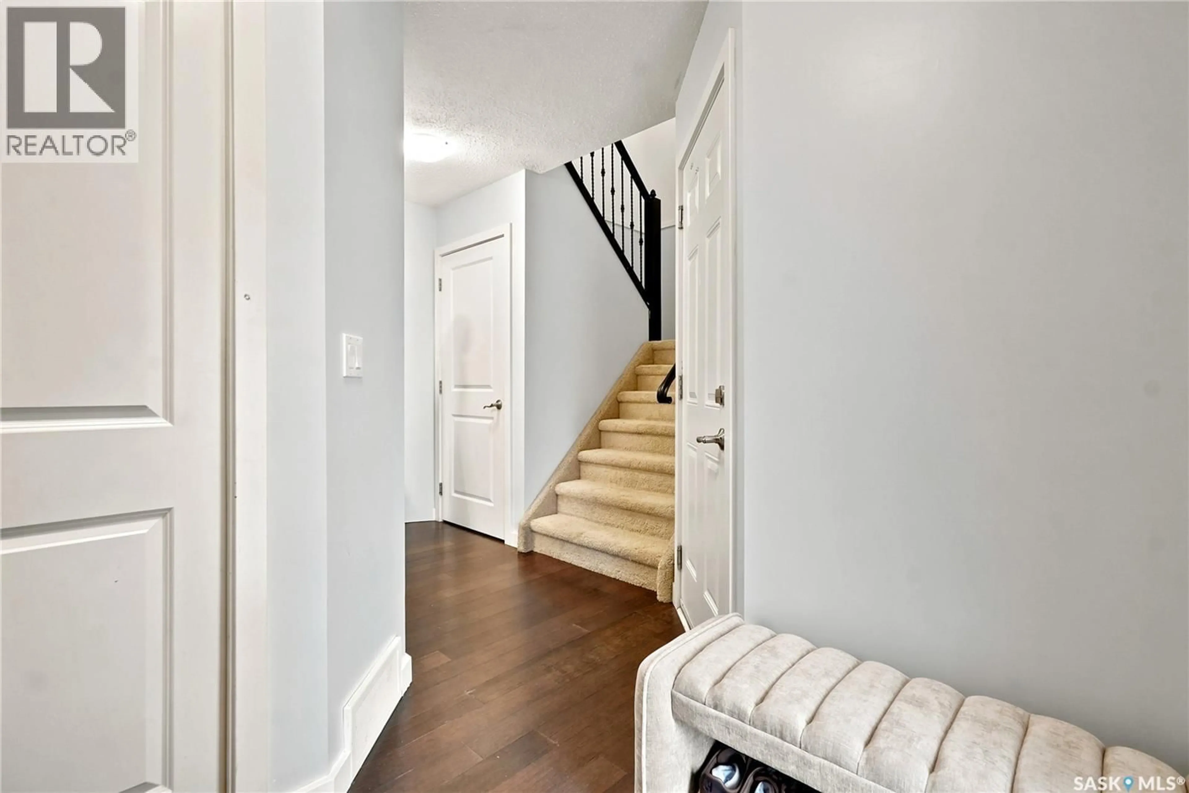 Indoor entryway for 102 - 410 LEDINGHAM WAY, Saskatoon Saskatchewan S7V0C4