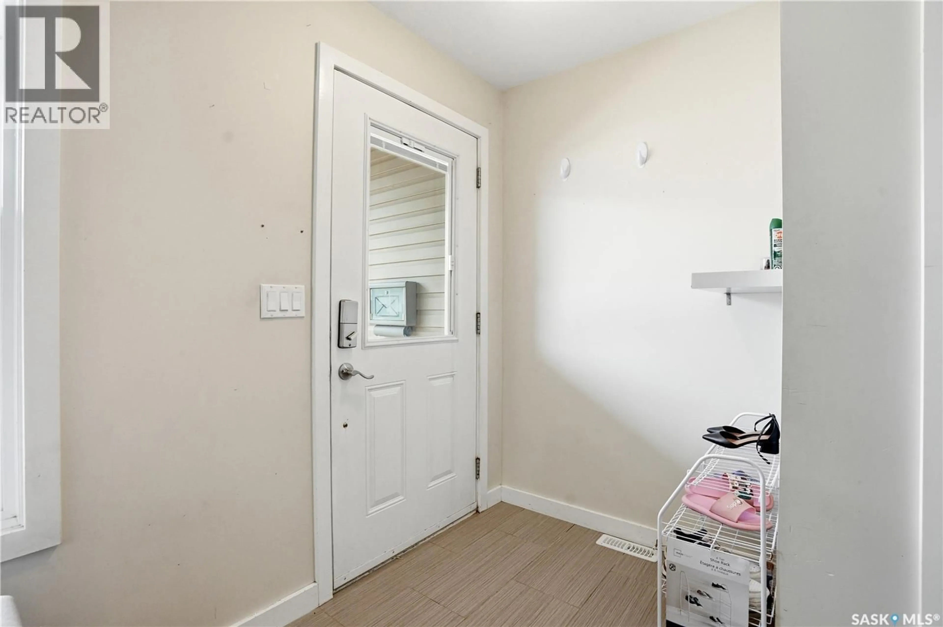 Indoor entryway for 1015 - 407 PATRICK CRESCENT, Saskatoon Saskatchewan S7W0M3