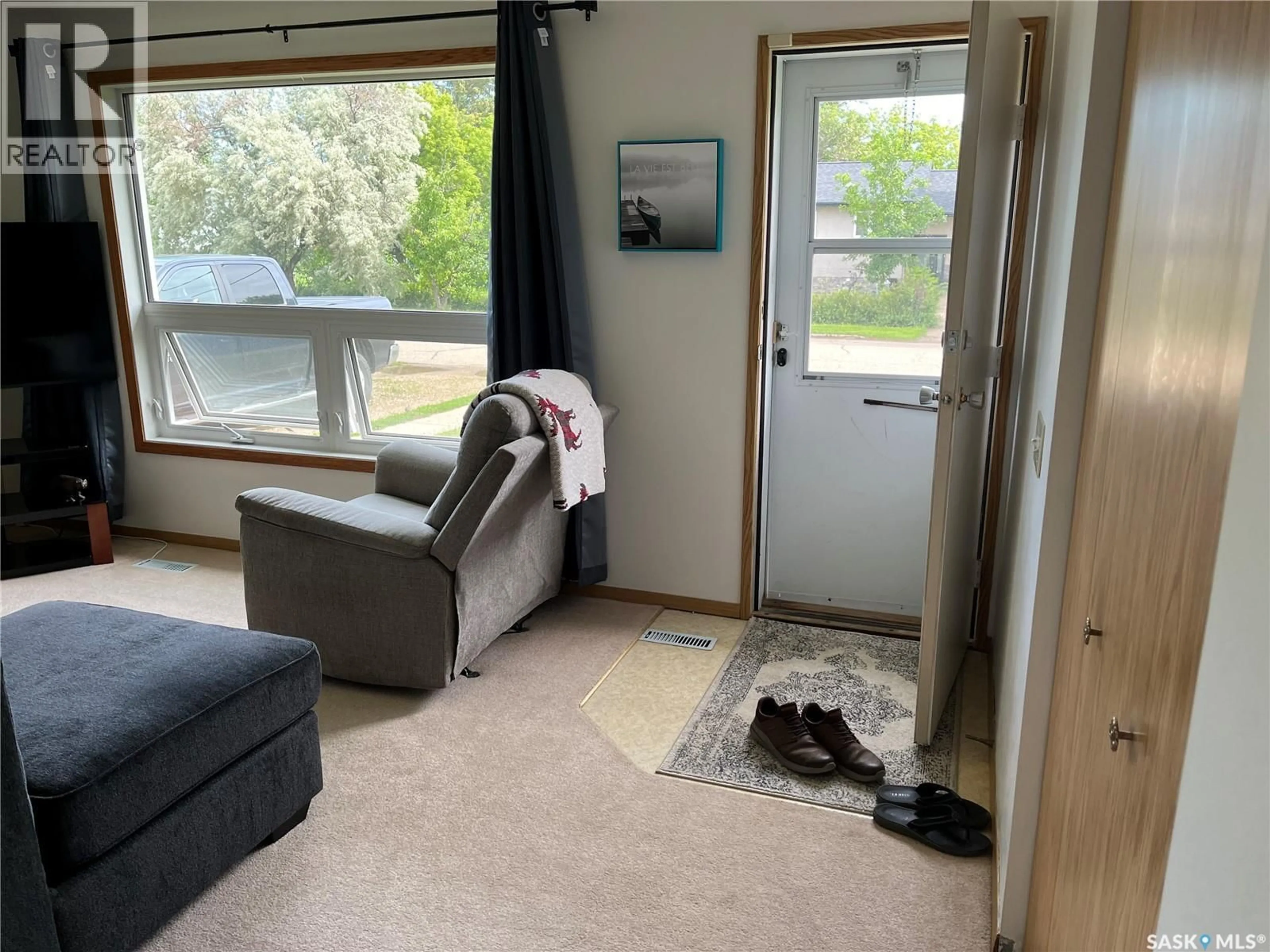 A pic of a room for 2 6TH STREET, Willow Bunch Saskatchewan S0H4K0