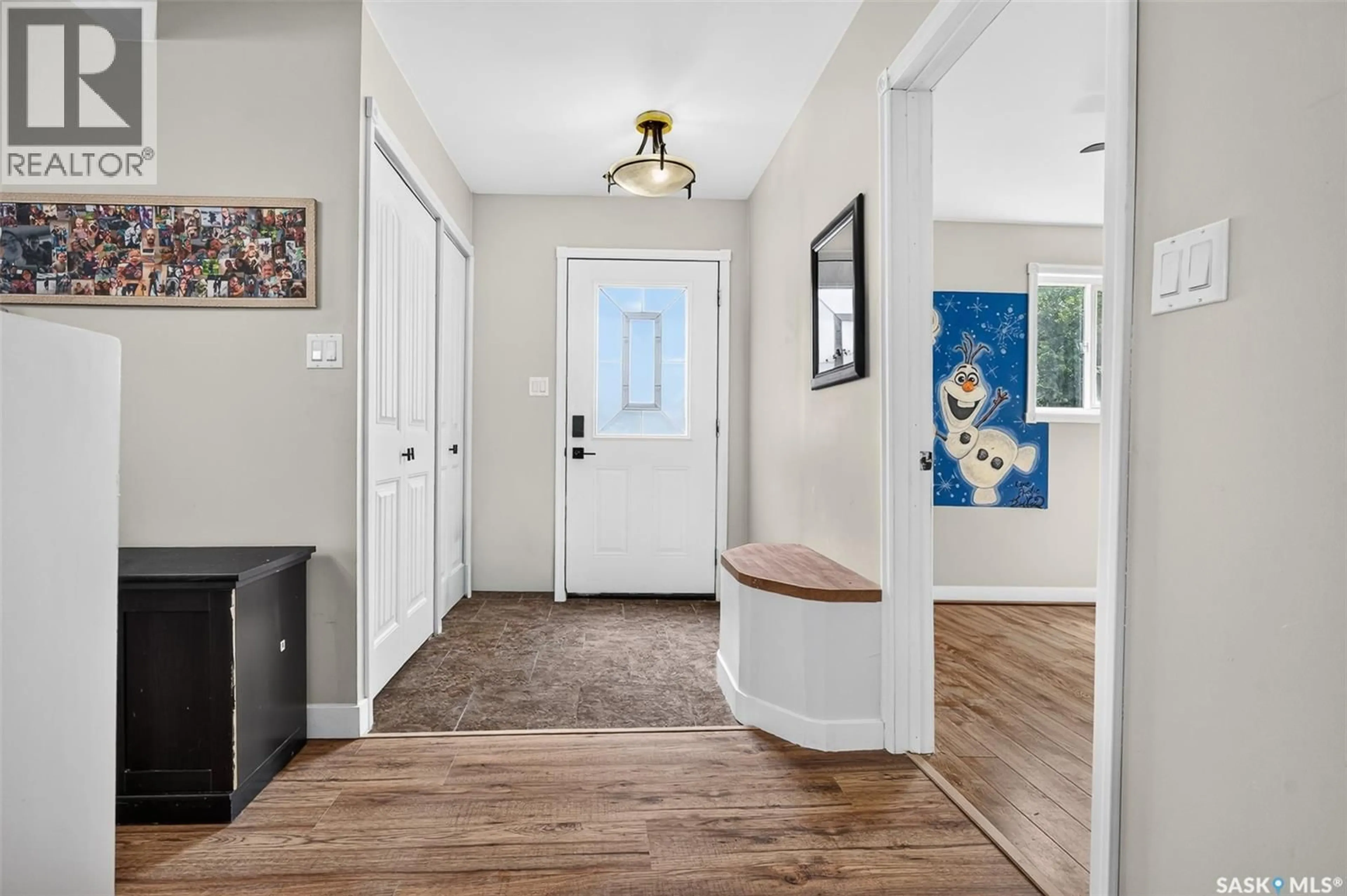 Indoor entryway for 1002 STADACONA STREET, Moose Jaw Saskatchewan S6H0K9