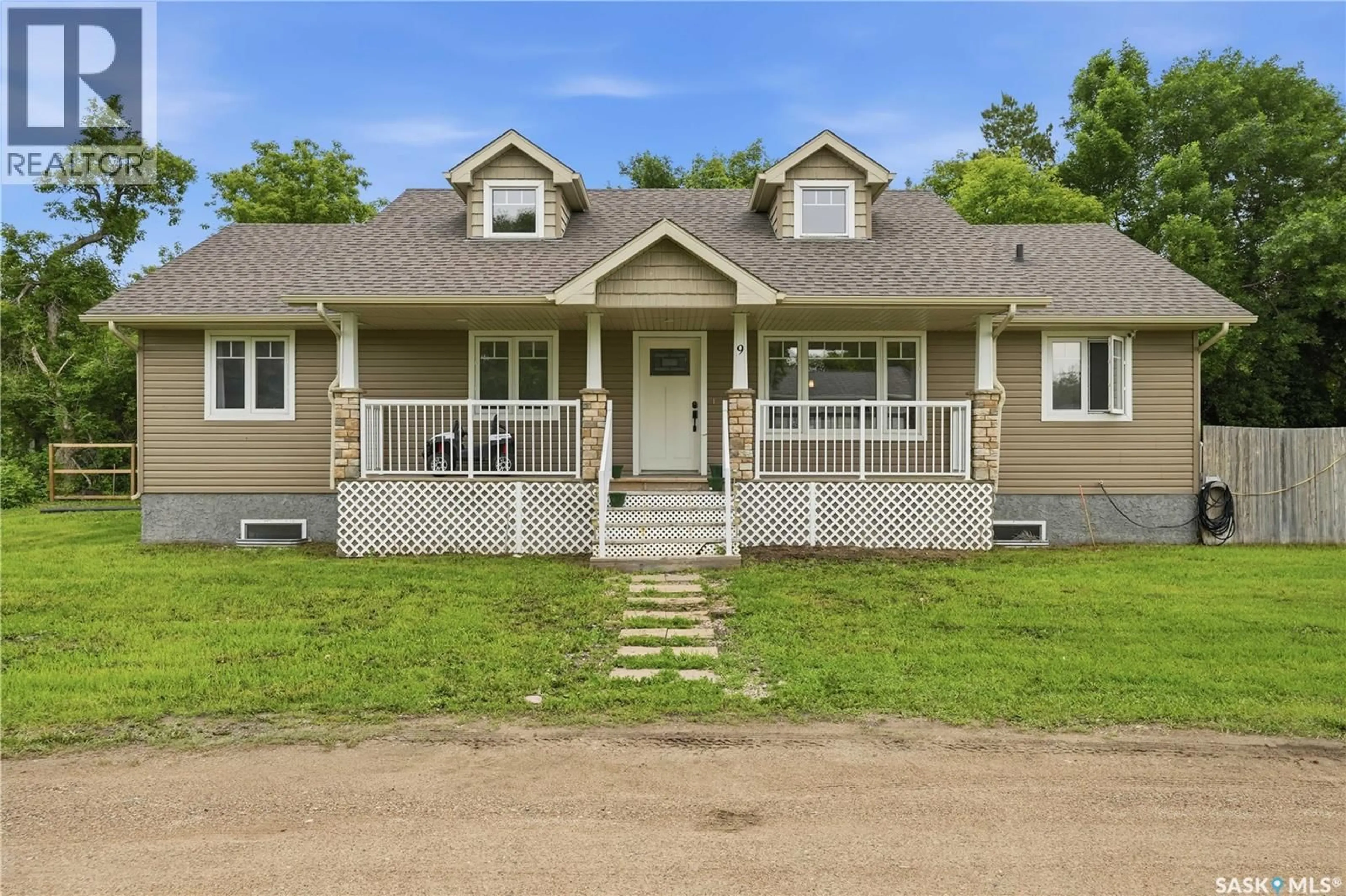 Home with vinyl exterior material, unknown for 9 JARVIS STREET, Qu'Appelle Saskatchewan S0G4A0