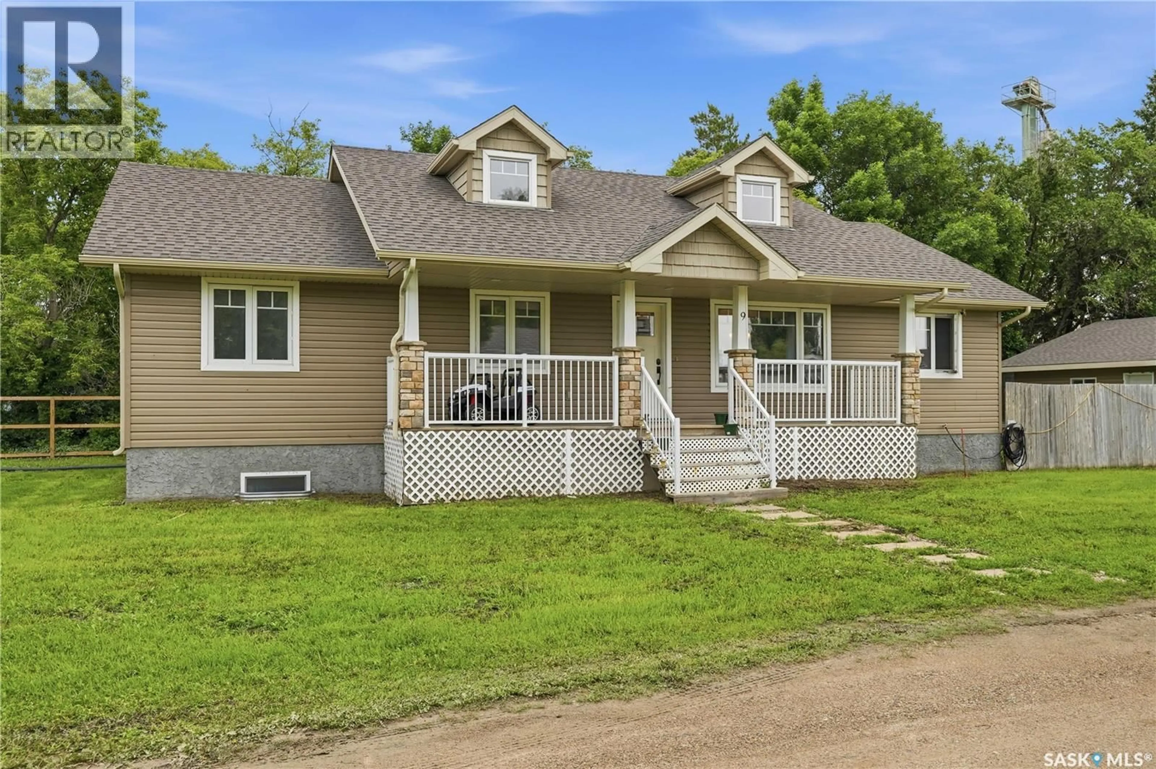 Home with vinyl exterior material, street for 9 JARVIS STREET, Qu'Appelle Saskatchewan S0G4A0