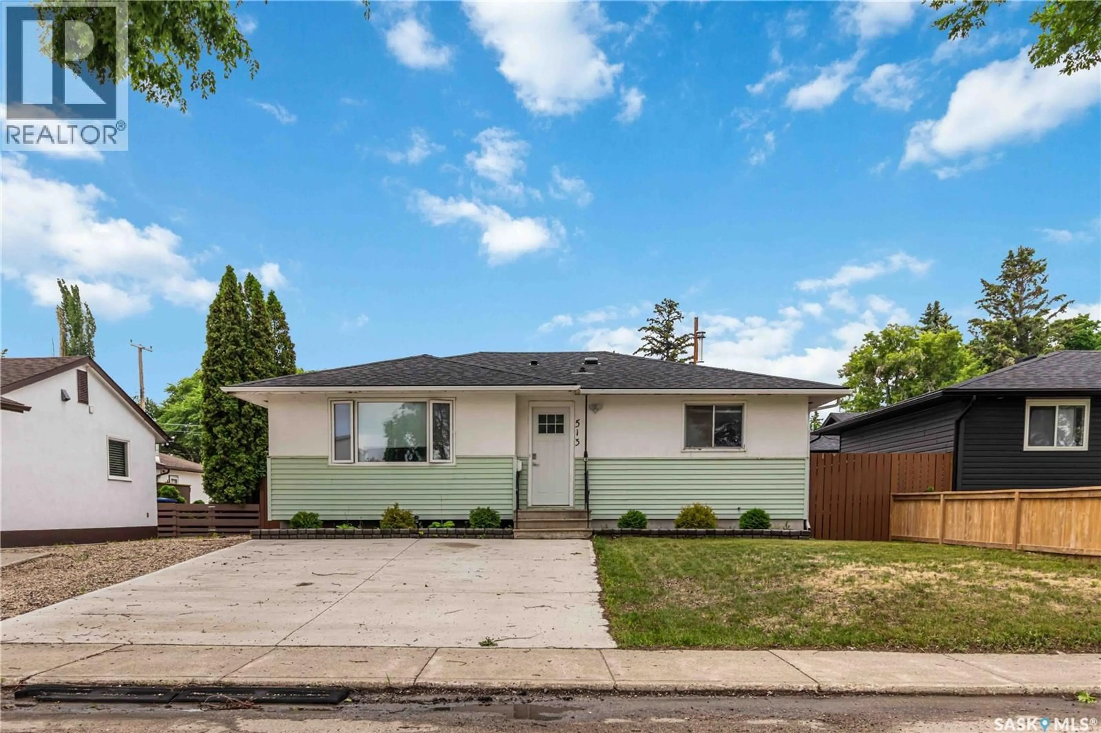 Home with vinyl exterior material, street for 513 W AVENUE, Saskatoon Saskatchewan S7L3H2