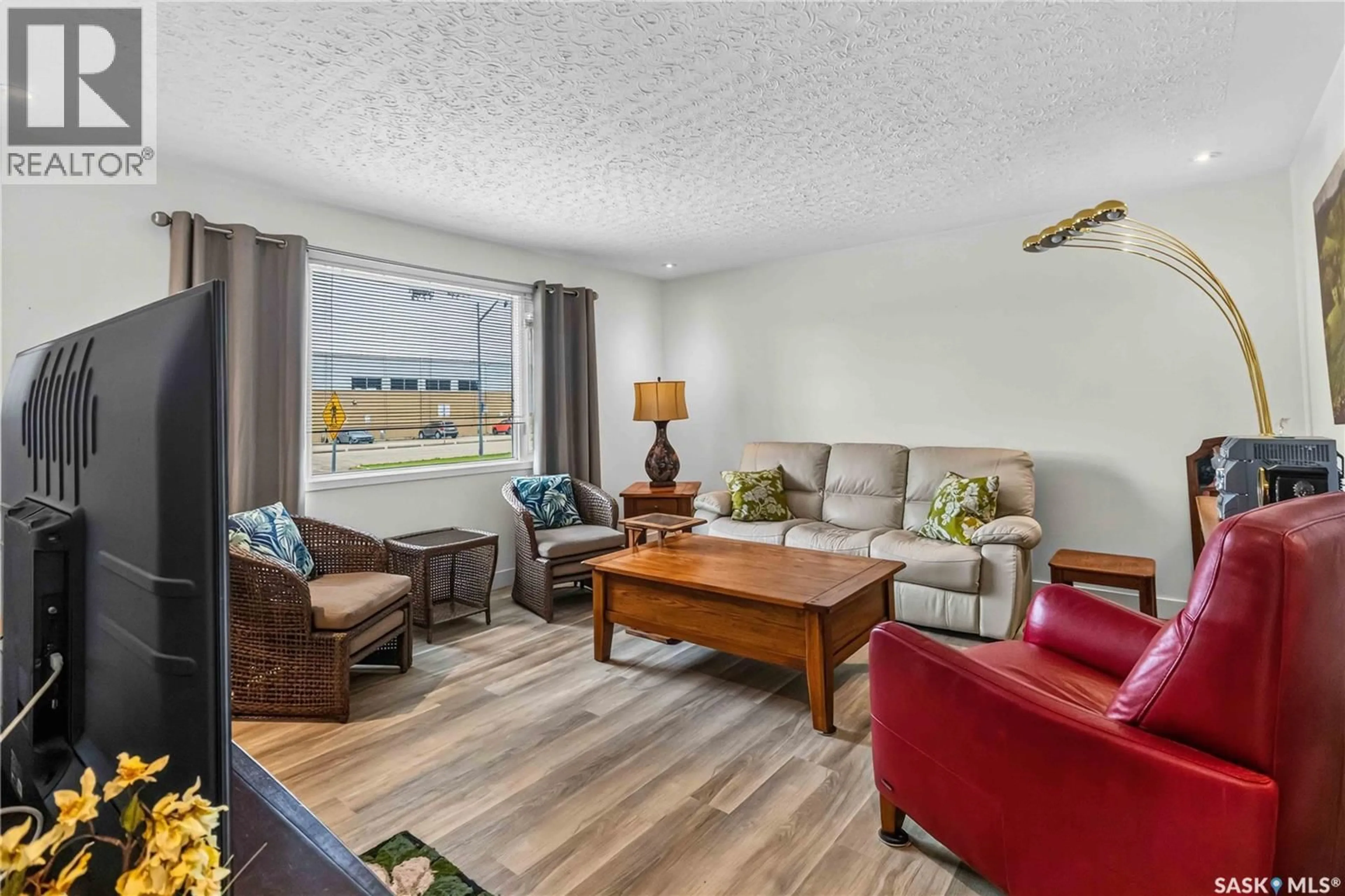 Living room with furniture, unknown for 513 W AVENUE, Saskatoon Saskatchewan S7L3H2