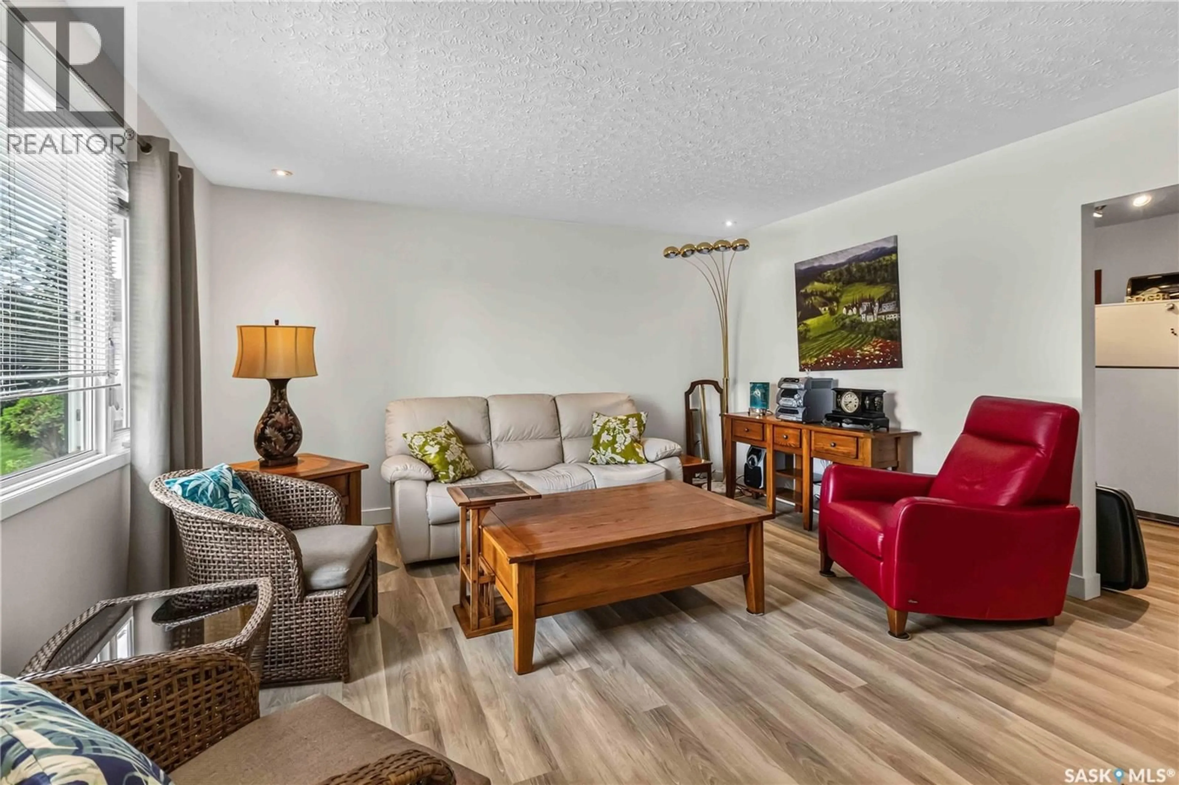 Living room with furniture, wood/laminate floor for 513 W AVENUE, Saskatoon Saskatchewan S7L3H2