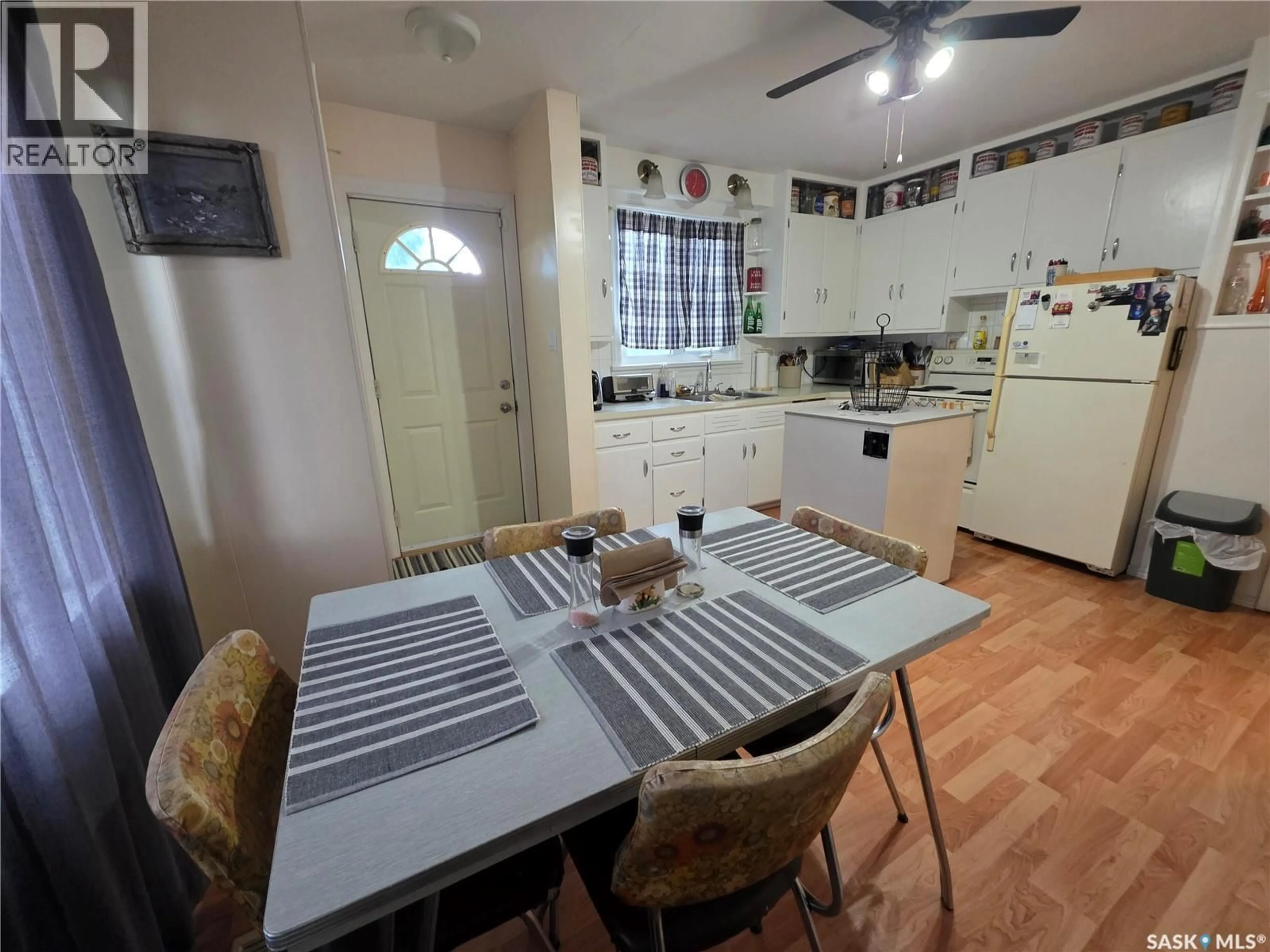 Standard kitchen, unknown for 185 3RD AVENUE, Swift Current Saskatchewan S9H3K3