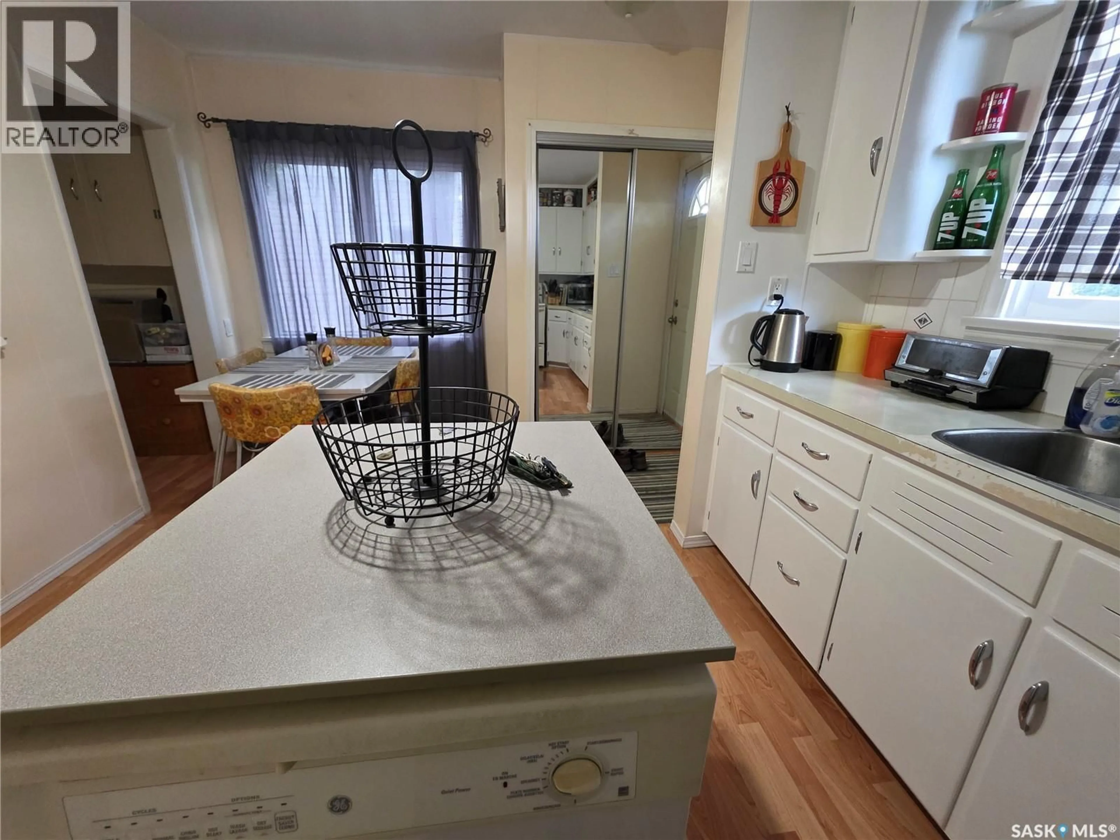 Standard kitchen, unknown for 185 3RD AVENUE, Swift Current Saskatchewan S9H3K3