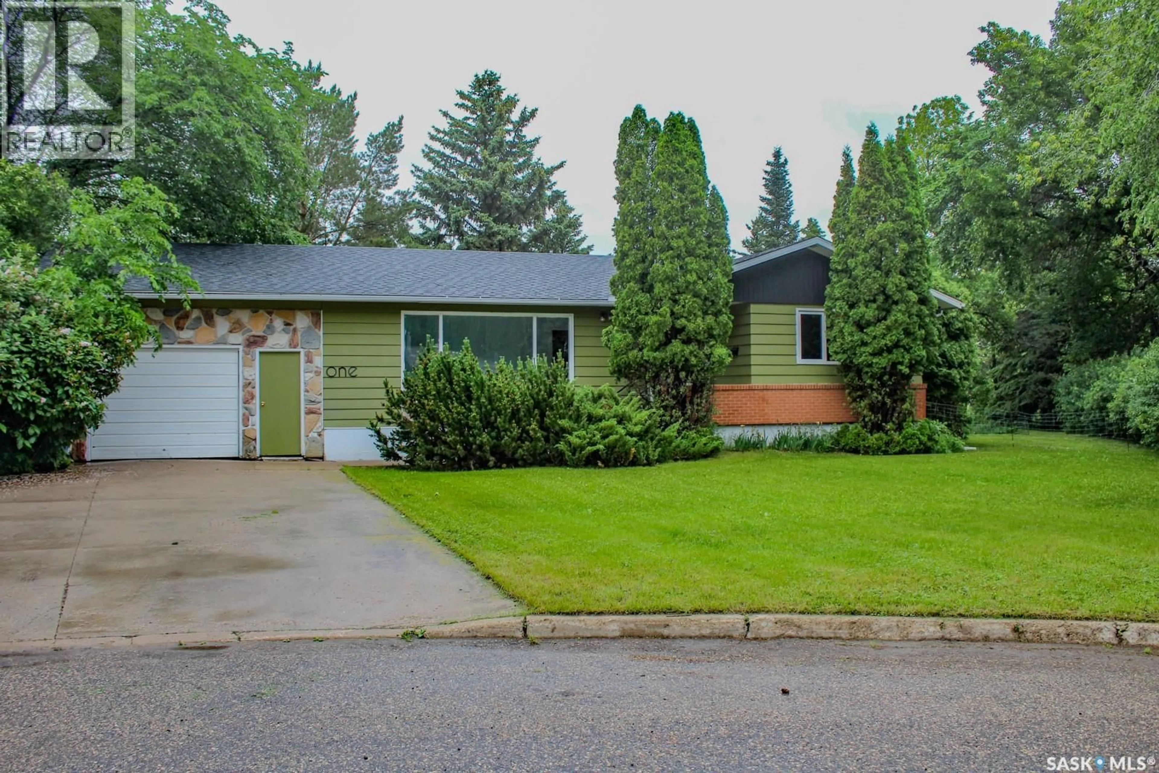 Home with vinyl exterior material, street for 1 SUNSET CRESCENT, Melfort Saskatchewan S0E1A0