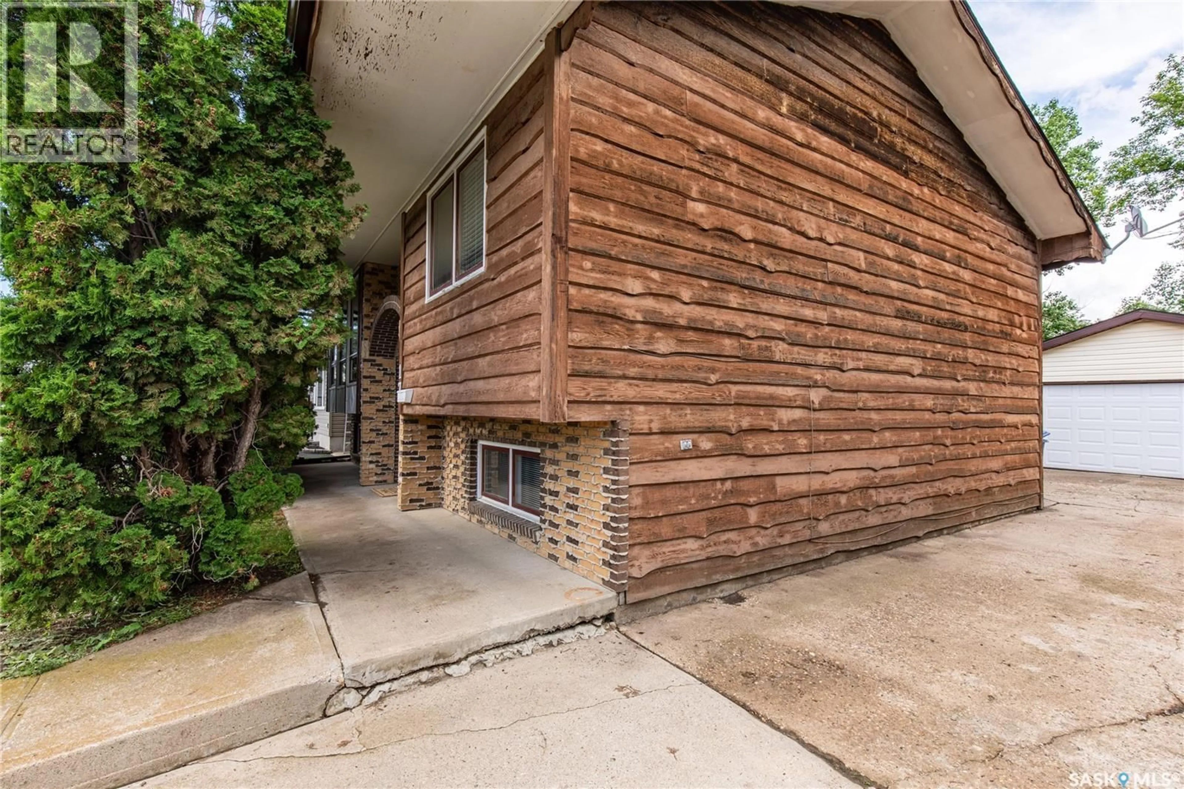 Patio, street for 17 BLUE SAGE DRIVE, Moose Jaw Saskatchewan S6J1A5