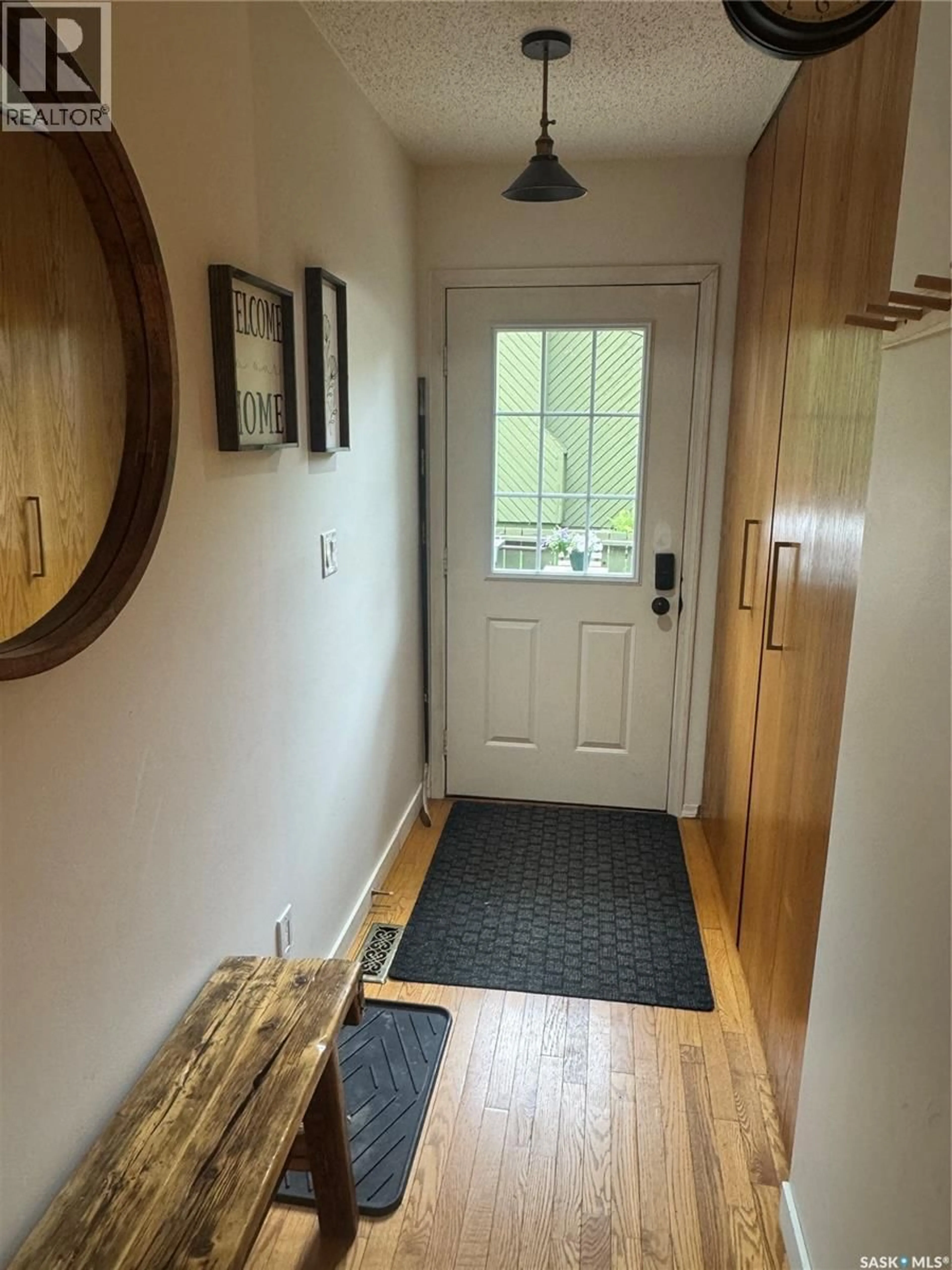 Indoor entryway for 35 215 PRIMROSE DRIVE, Saskatoon Saskatchewan S7K5H9