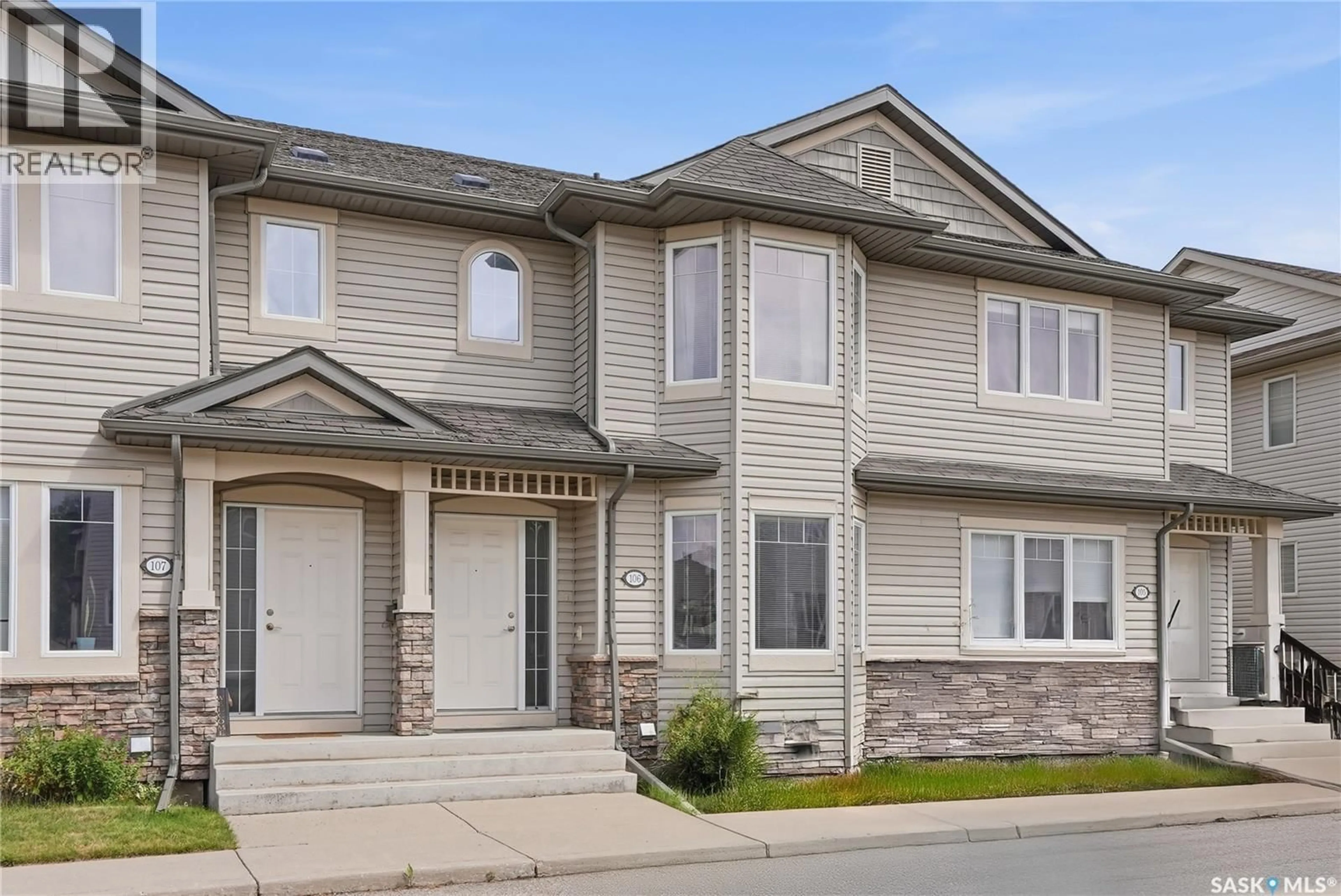 Home with vinyl exterior material, street for 415 - 106 LYND CRESCENT, Saskatoon Saskatchewan S7T0C2