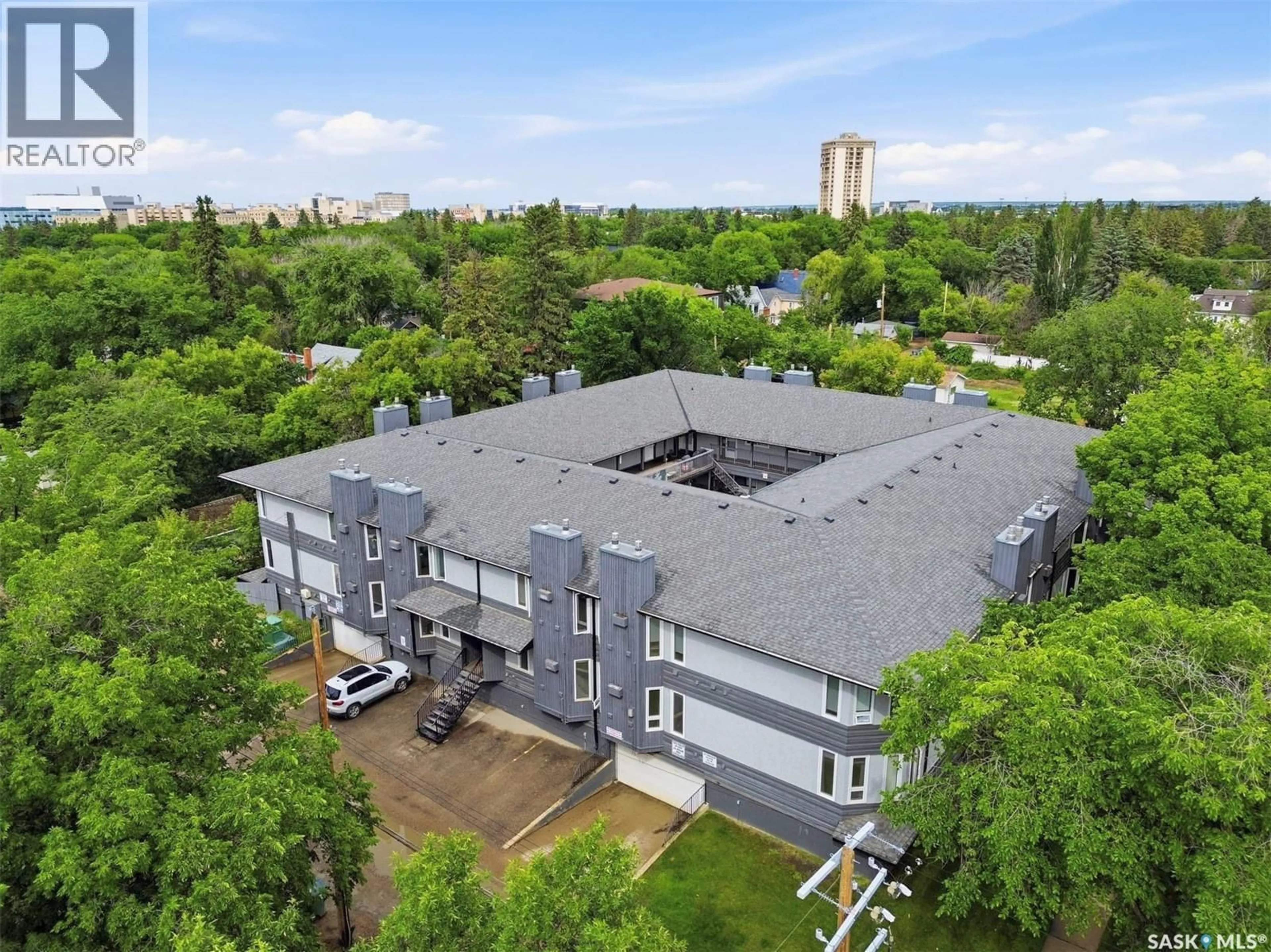 A pic from outside/outdoor area/front of a property/back of a property/a pic from drone, building for 114 - 214 CLARENCE AVENUE, Saskatoon Saskatchewan S7N1H1