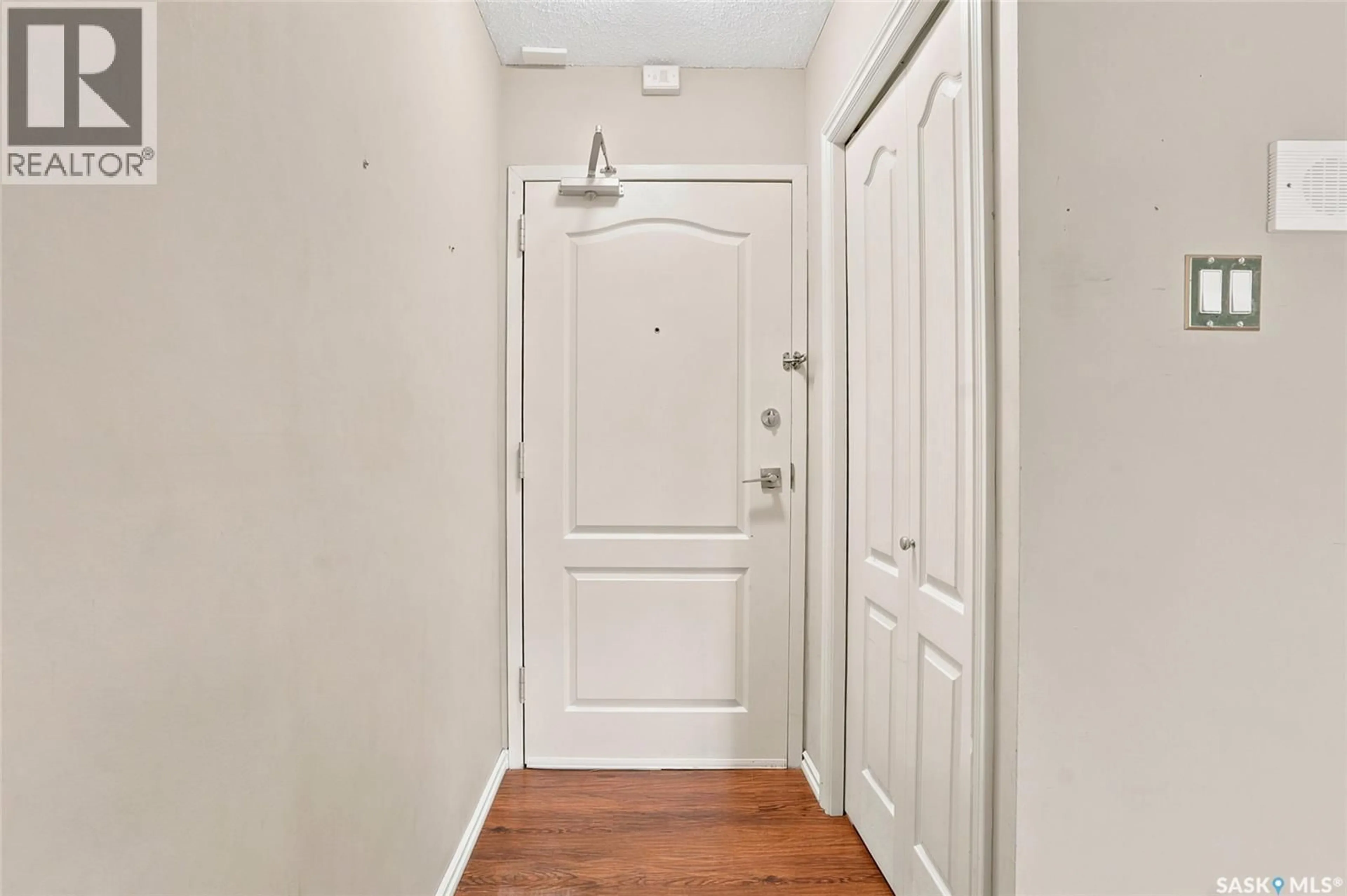 Indoor entryway for 304D1 - 1121 MCKERCHER DRIVE, Saskatoon Saskatchewan S7H5B8