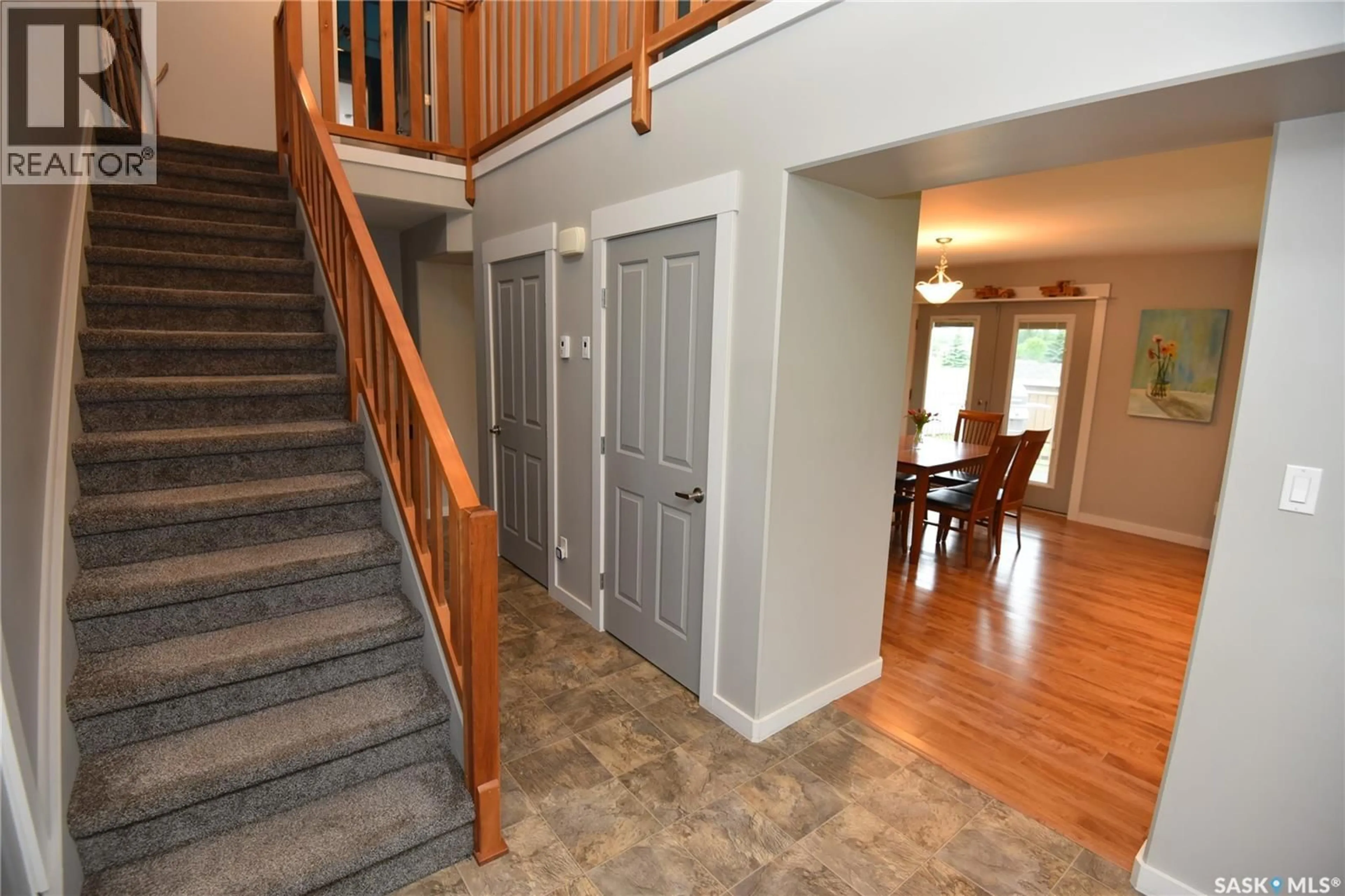 Indoor foyer for 108 COVENTRY CRESCENT, Nipawin Saskatchewan S0E1E0