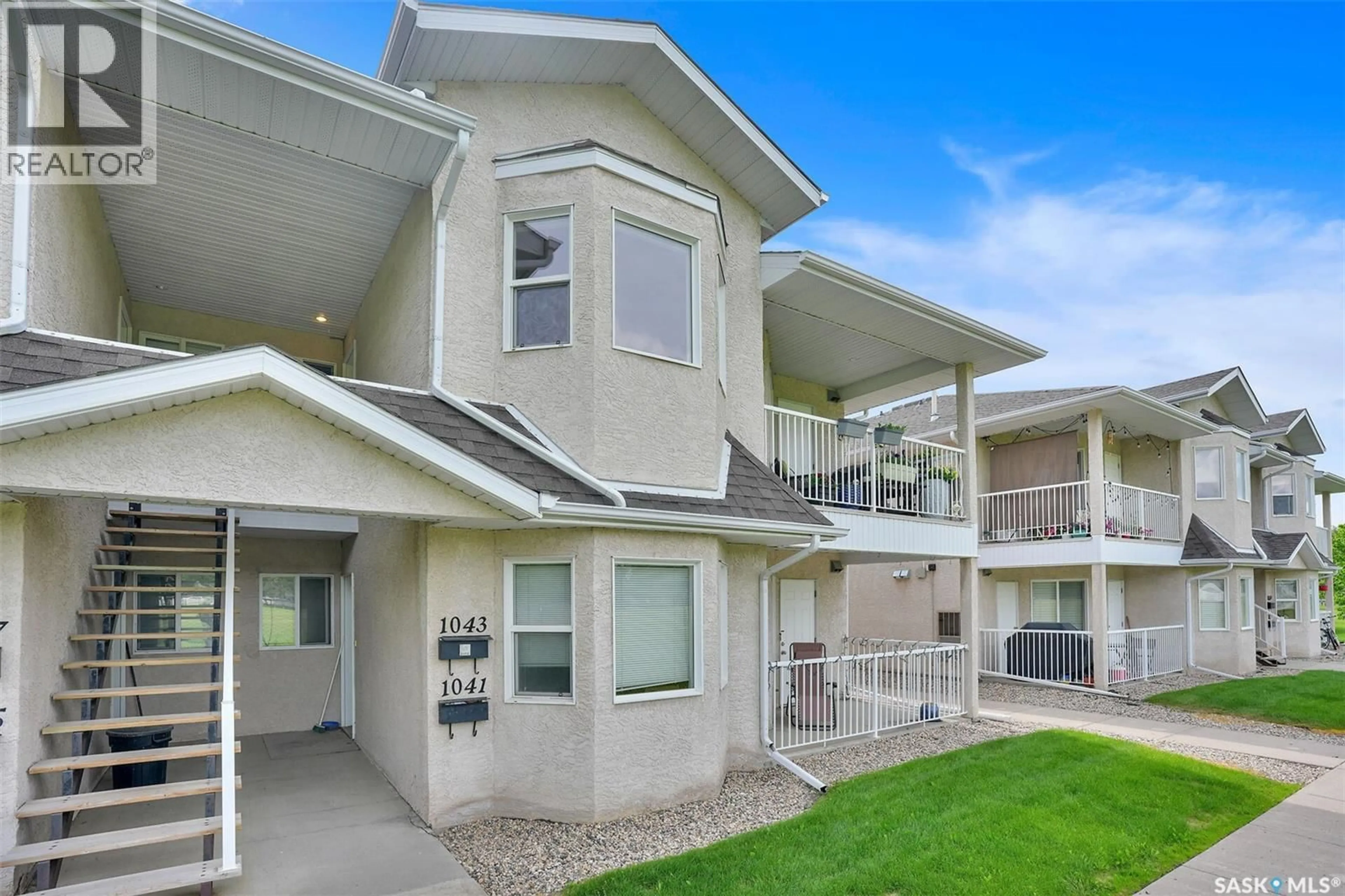 Home with vinyl exterior material, unknown for 1043 BIRCHWOOD PLACE, Regina Saskatchewan S4S7L1