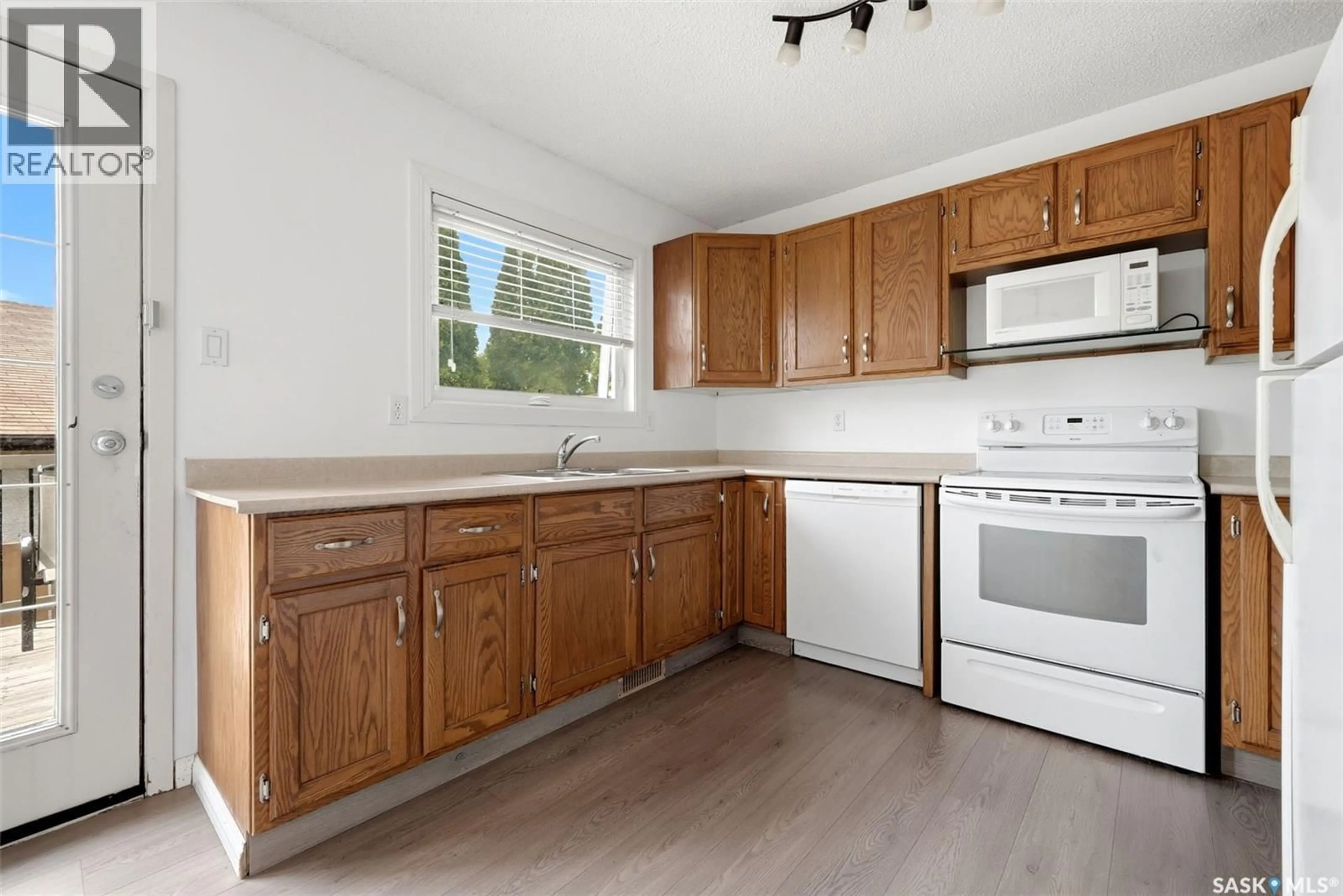 Standard kitchen, unknown for 3151 JENKINS DRIVE, Regina Saskatchewan S4N6X4