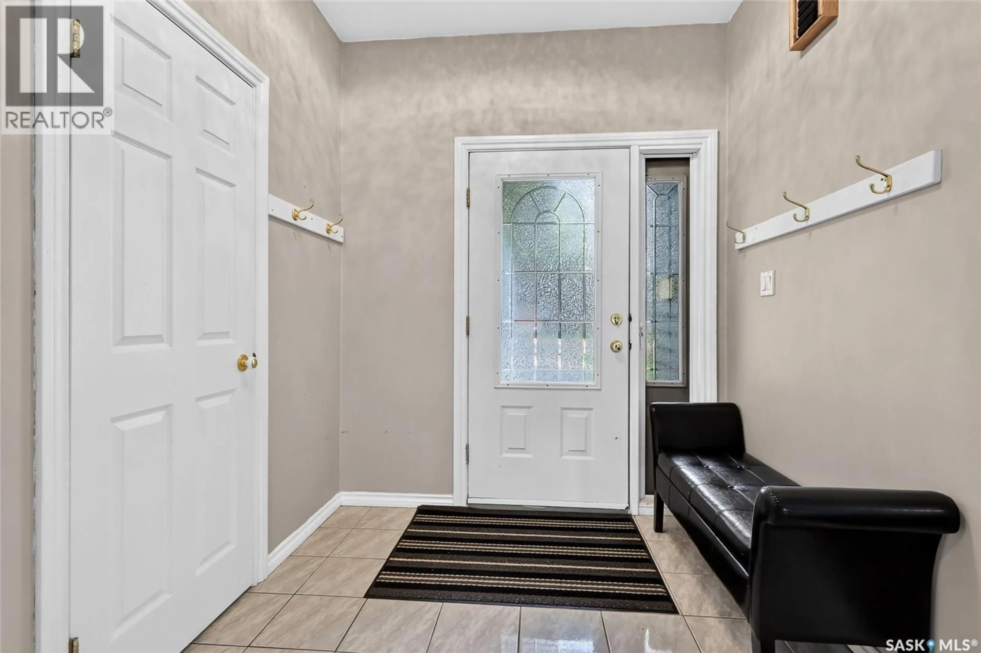 Indoor entryway for 206 2ND, Hague Saskatchewan S0K1X0