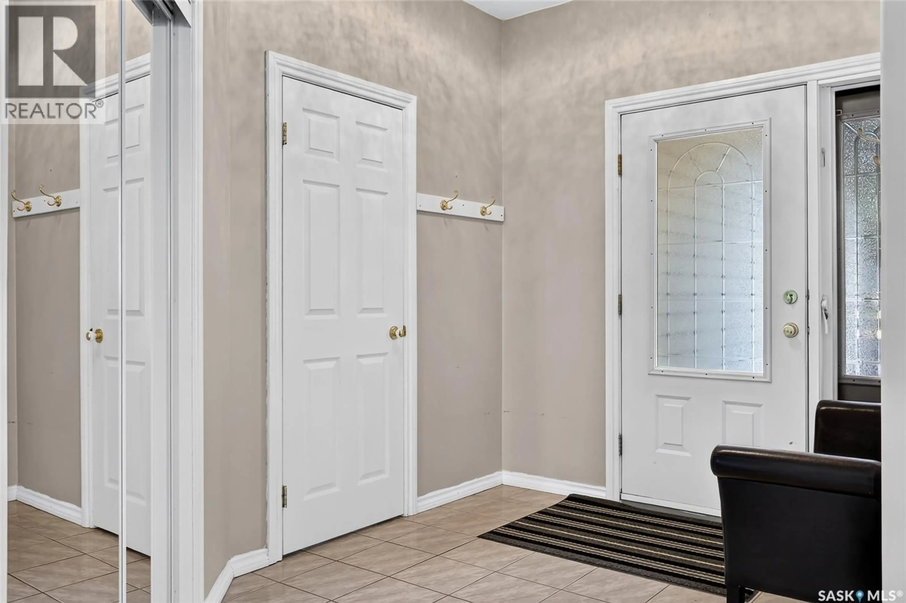 Indoor entryway for 206 2ND, Hague Saskatchewan S0K1X0