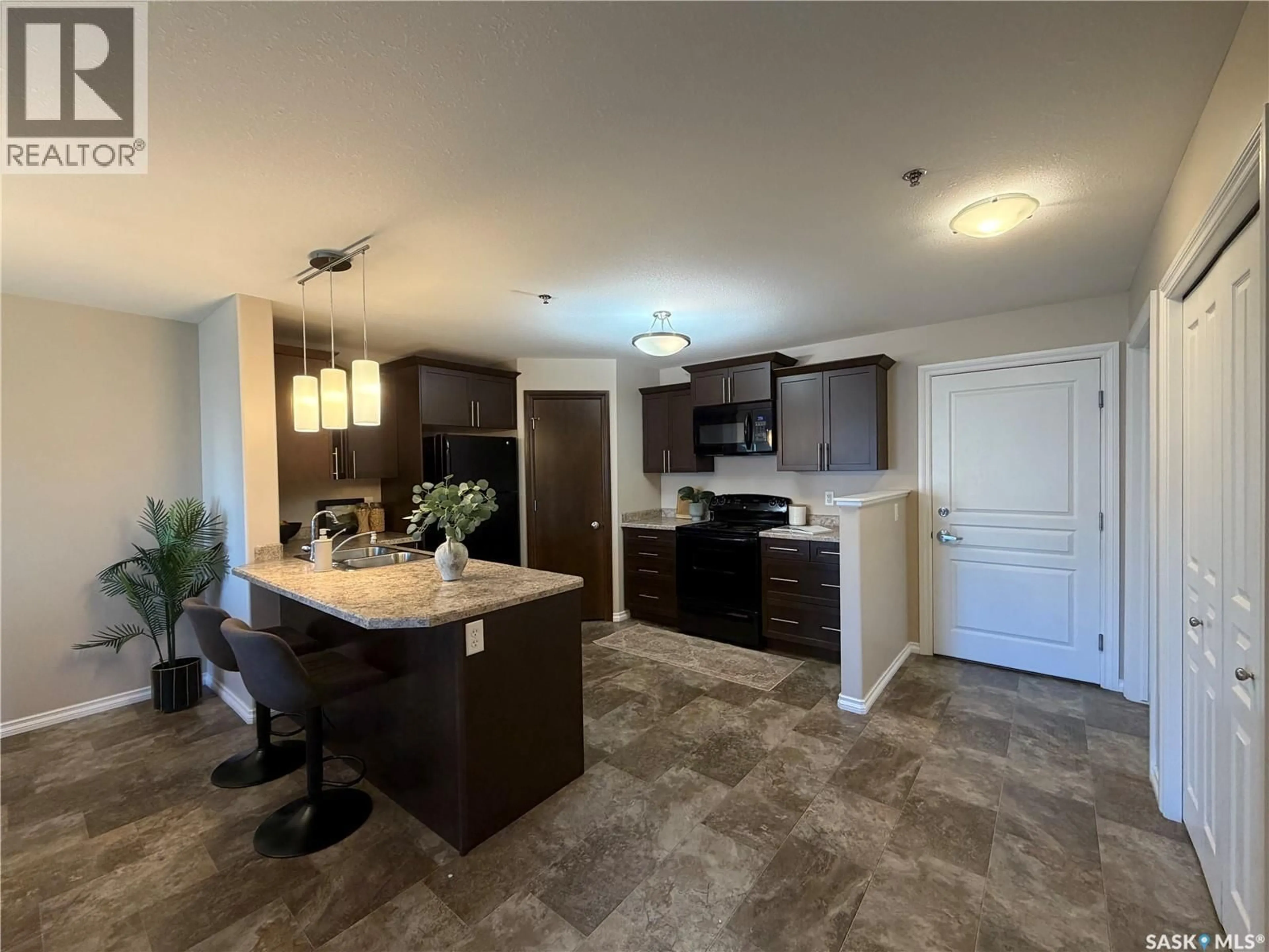 Open concept kitchen, ceramic/tile floor for 102 - 1621 DAKOTA DRIVE, Regina Saskatchewan S4Z0A8