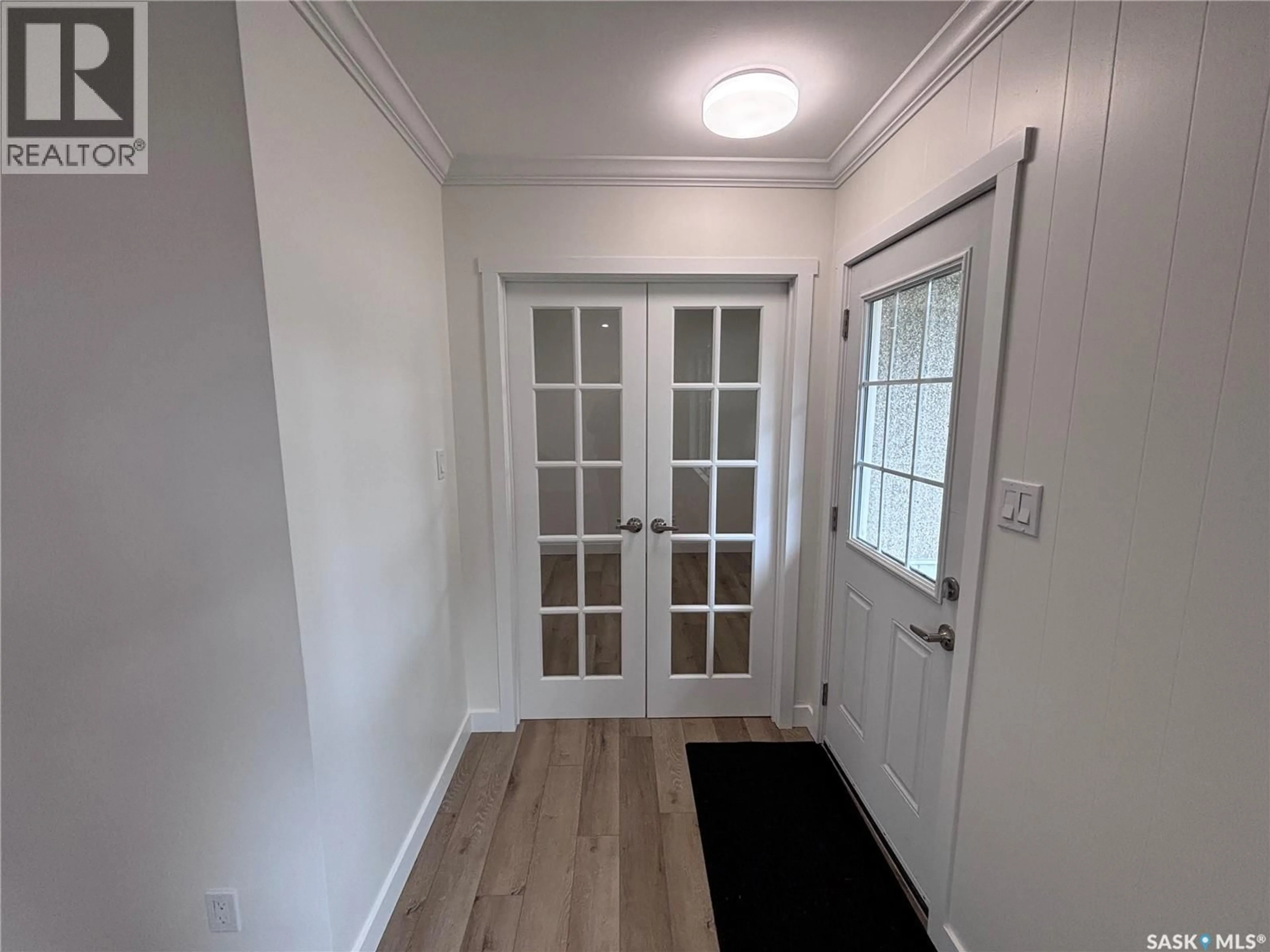 Indoor entryway for 2516 TOMLINSON CRESCENT, Saskatoon Saskatchewan S7L3N2