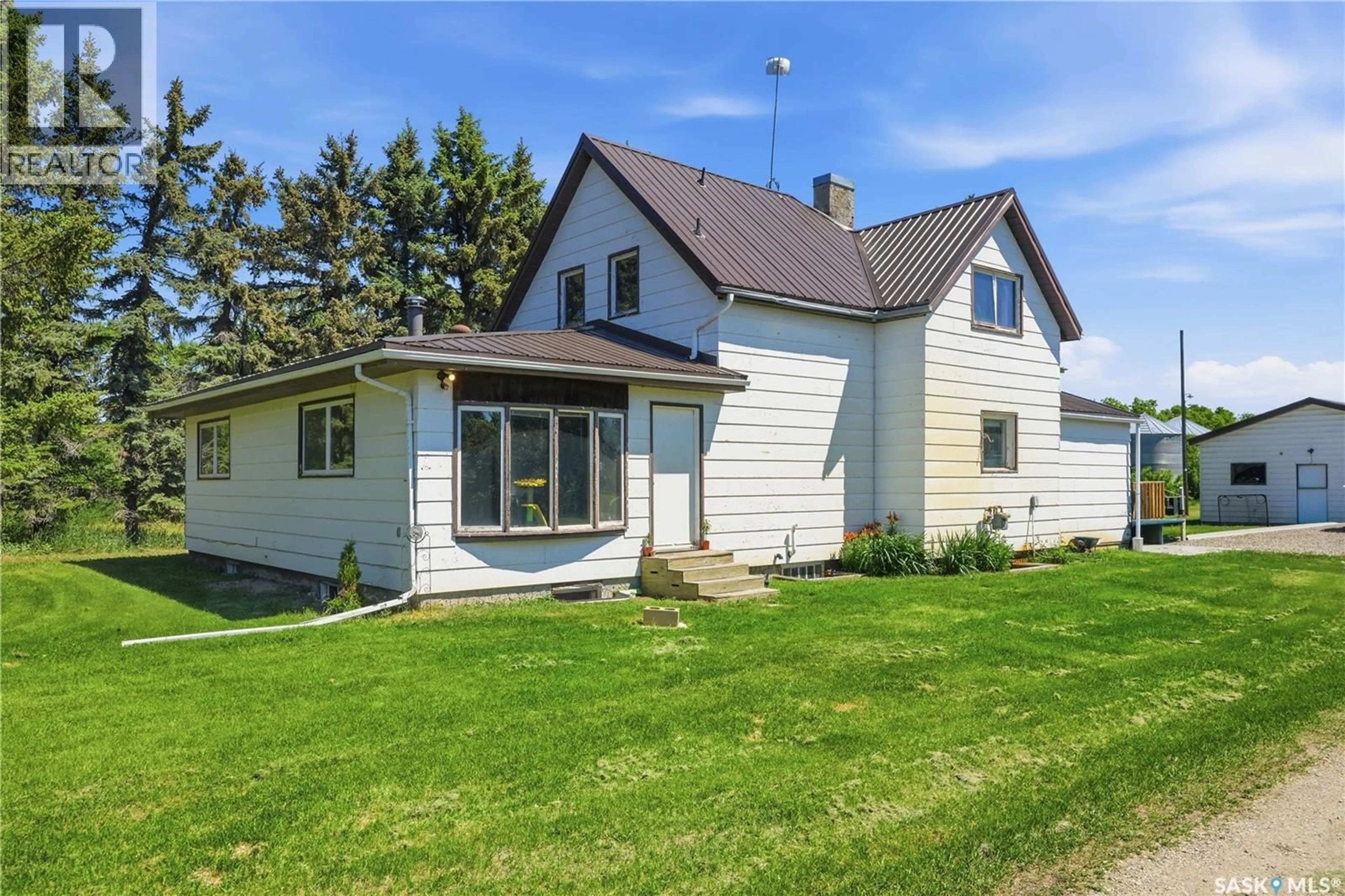 Home with vinyl exterior material, street for WATROUS WEST ACREAGE, Morris Rm No. 312 Saskatchewan S0K4Y0