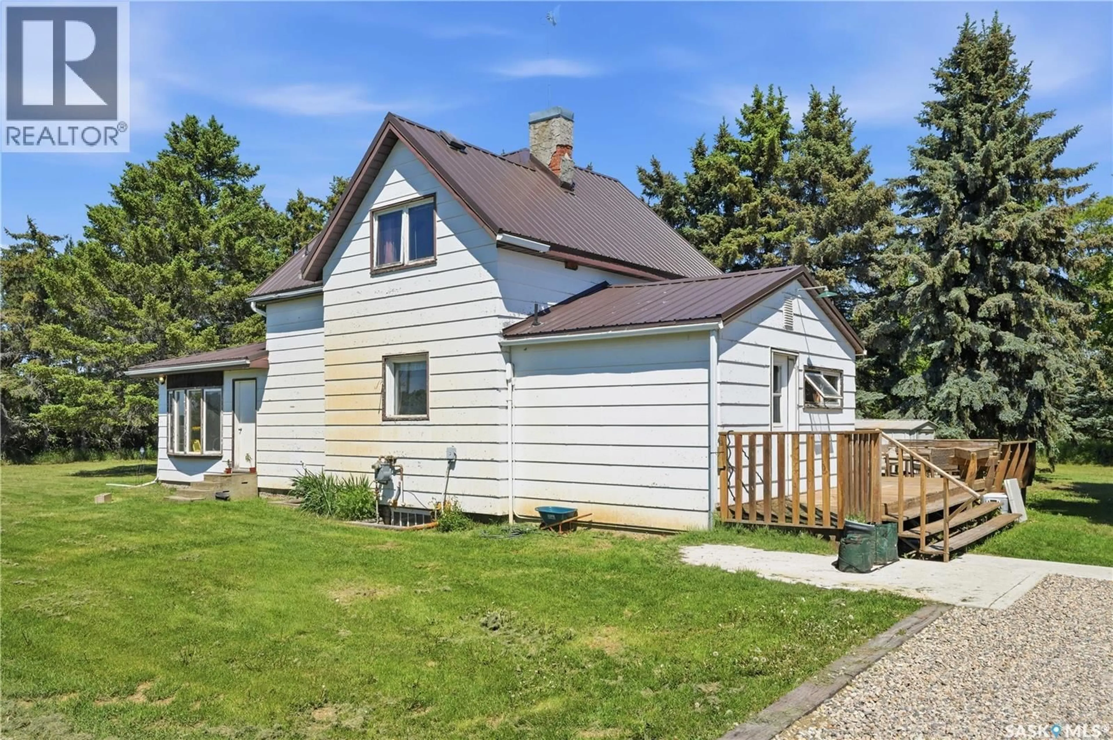 Home with vinyl exterior material, street for WATROUS WEST ACREAGE, Morris Rm No. 312 Saskatchewan S0K4Y0