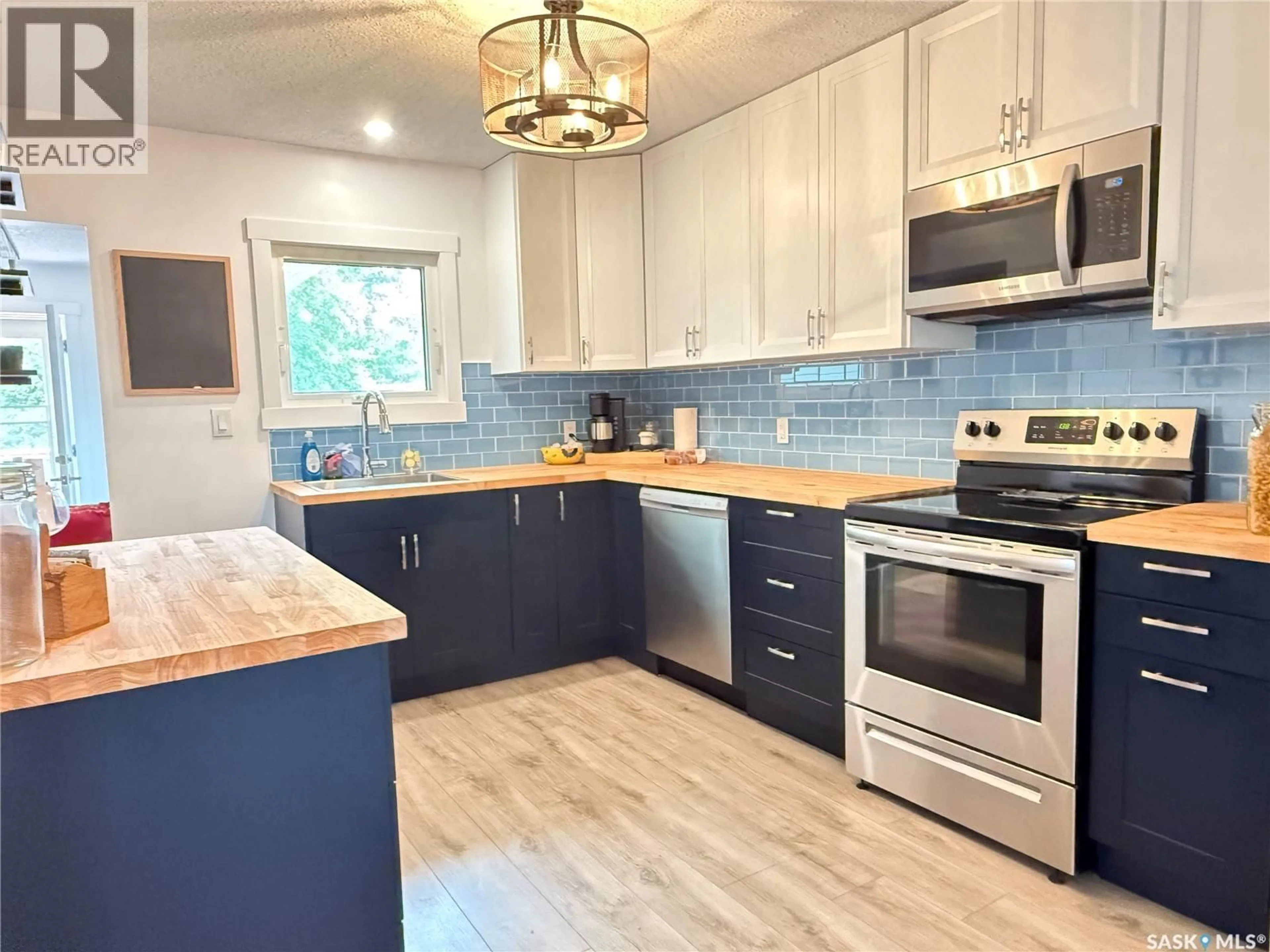 Open concept kitchen, unknown for 615 WINDSOR STREET, Weyburn Saskatchewan S4H0X1