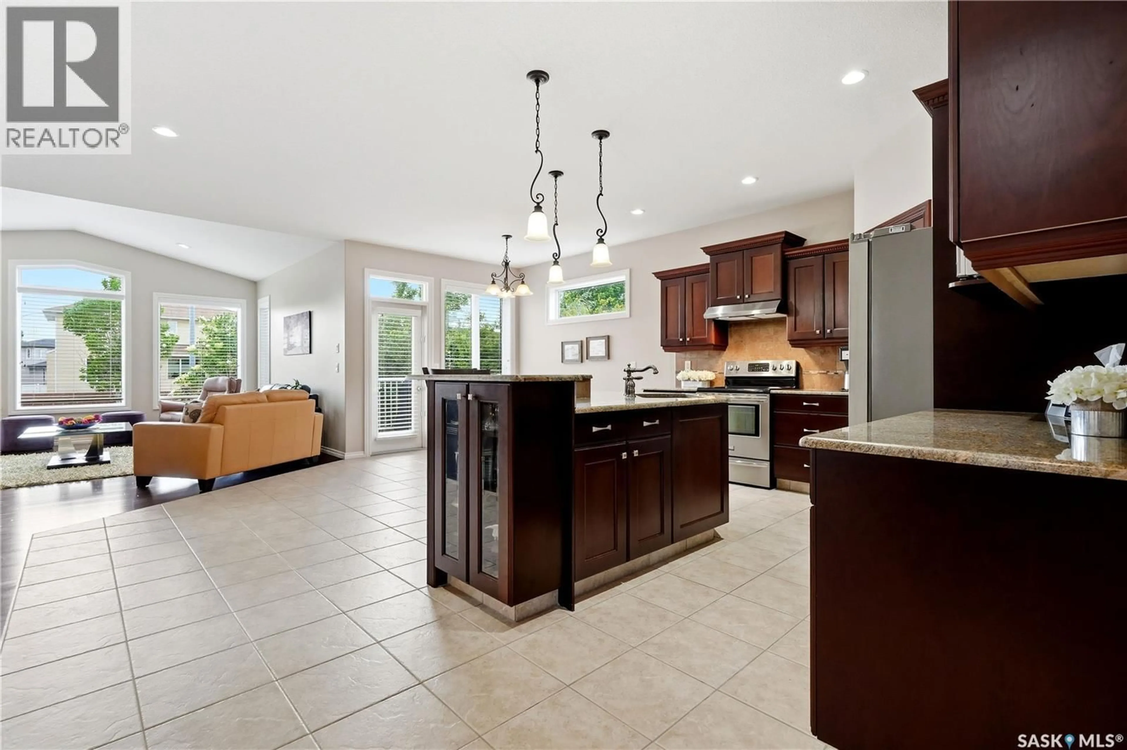 Open concept kitchen, ceramic/tile floor for 6178 WASCANA COURT WAY, Regina Saskatchewan S4V3E8